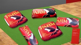 PARMの庭：「パルム」と「Yogibo」のコラボ商品の展示