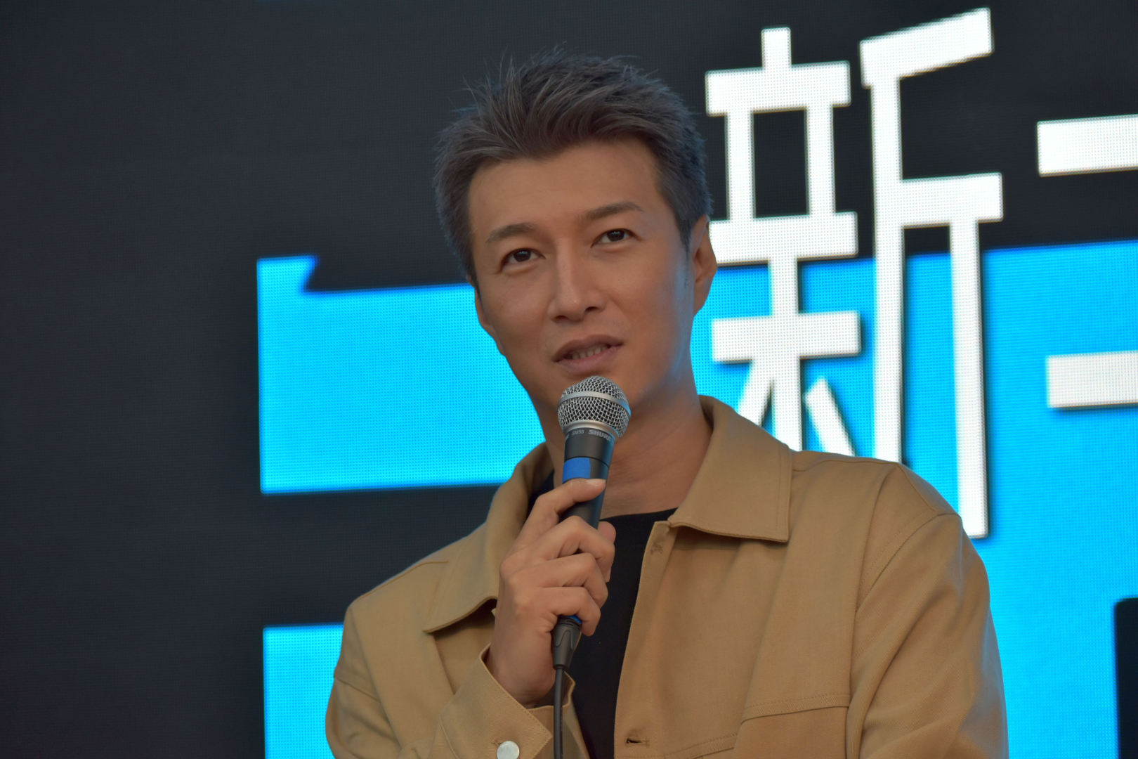 俳優の天野浩成さん