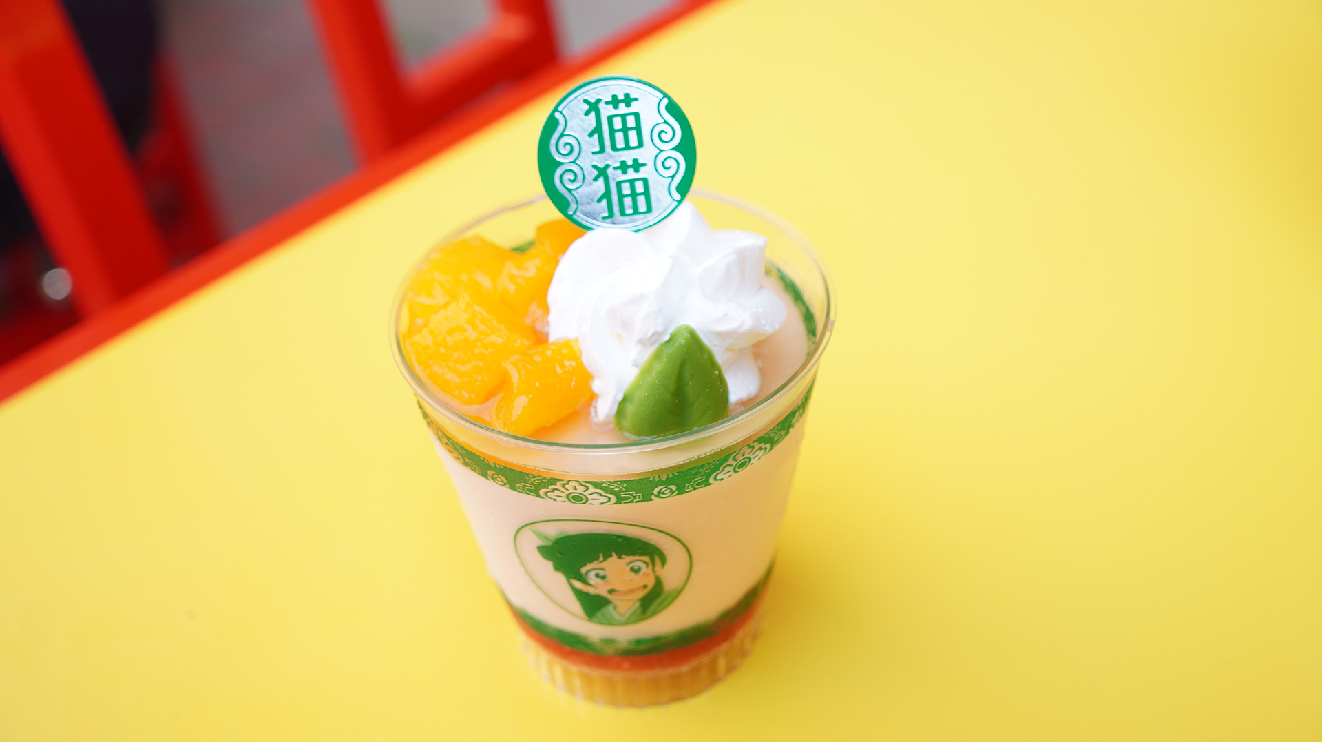 「猫猫の莓杏仁豆腐 黄桃添え」