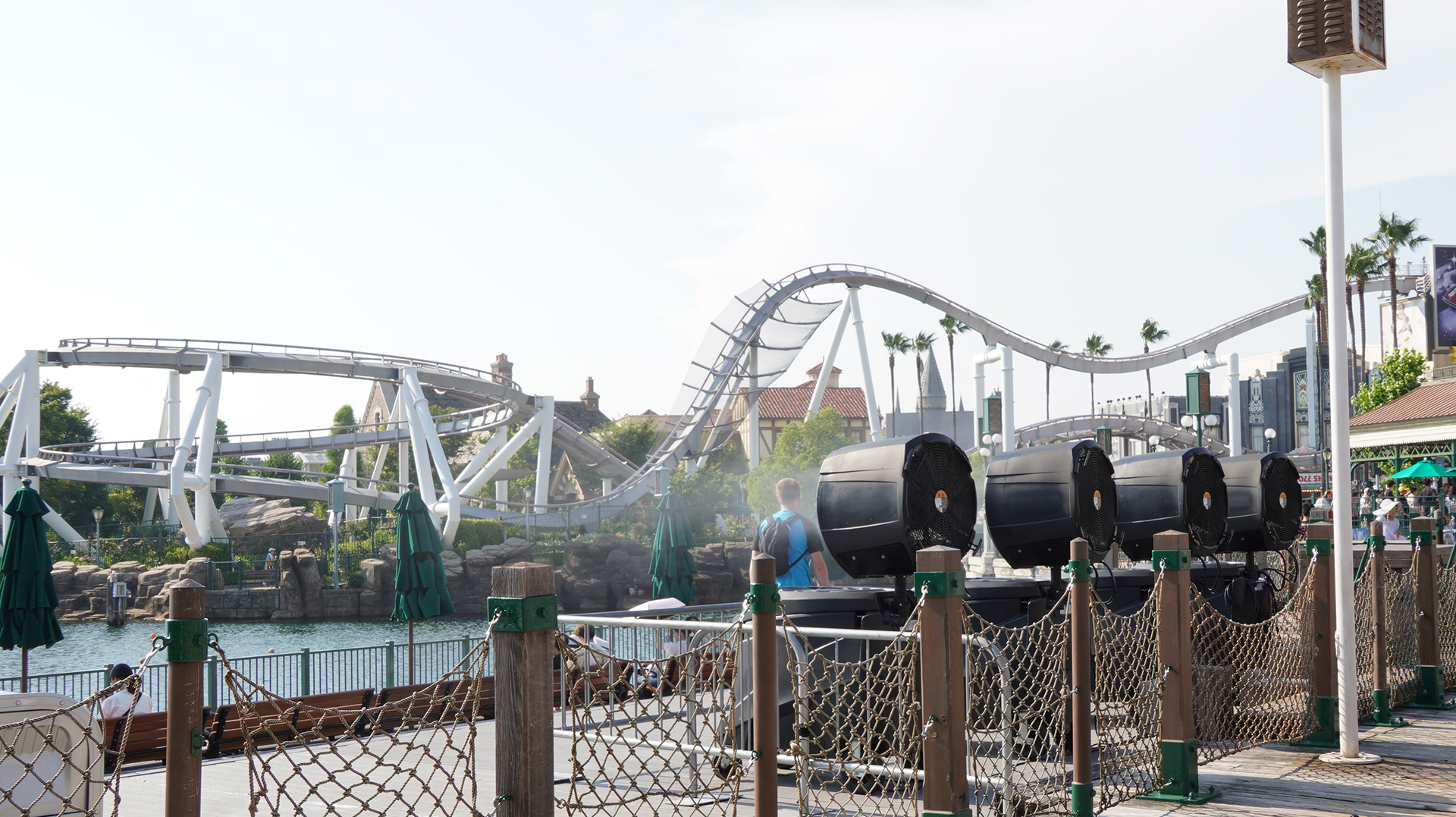 ミストを浴びて涼しくなれる休憩所