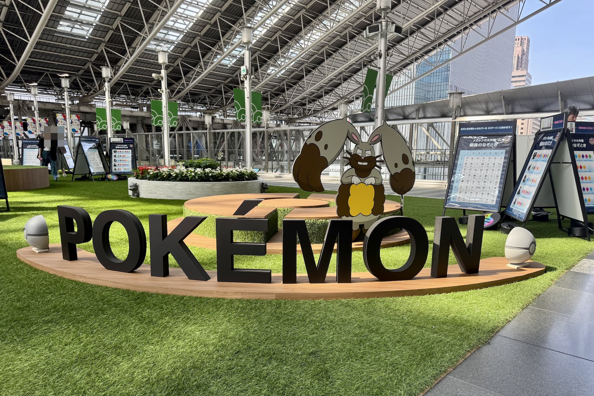 ルクアと大丸梅田店を繋ぐ時空の広場もポケモン仕様に