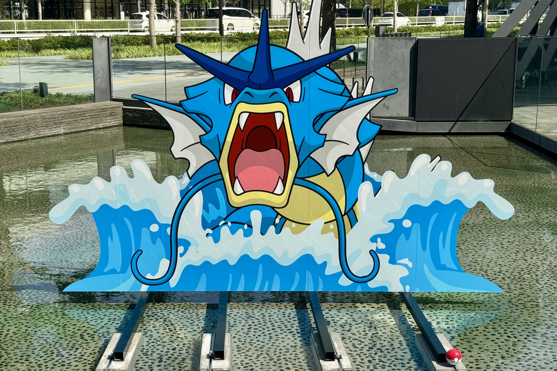 その近くには迫力満点のギャラドスも！