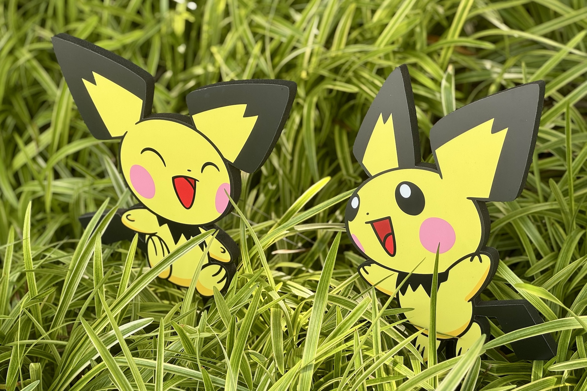 草むらでくつろいだりするポケモンたち