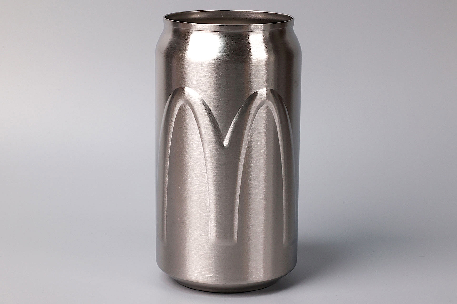 マクドナルドのロゴマークも付けられている