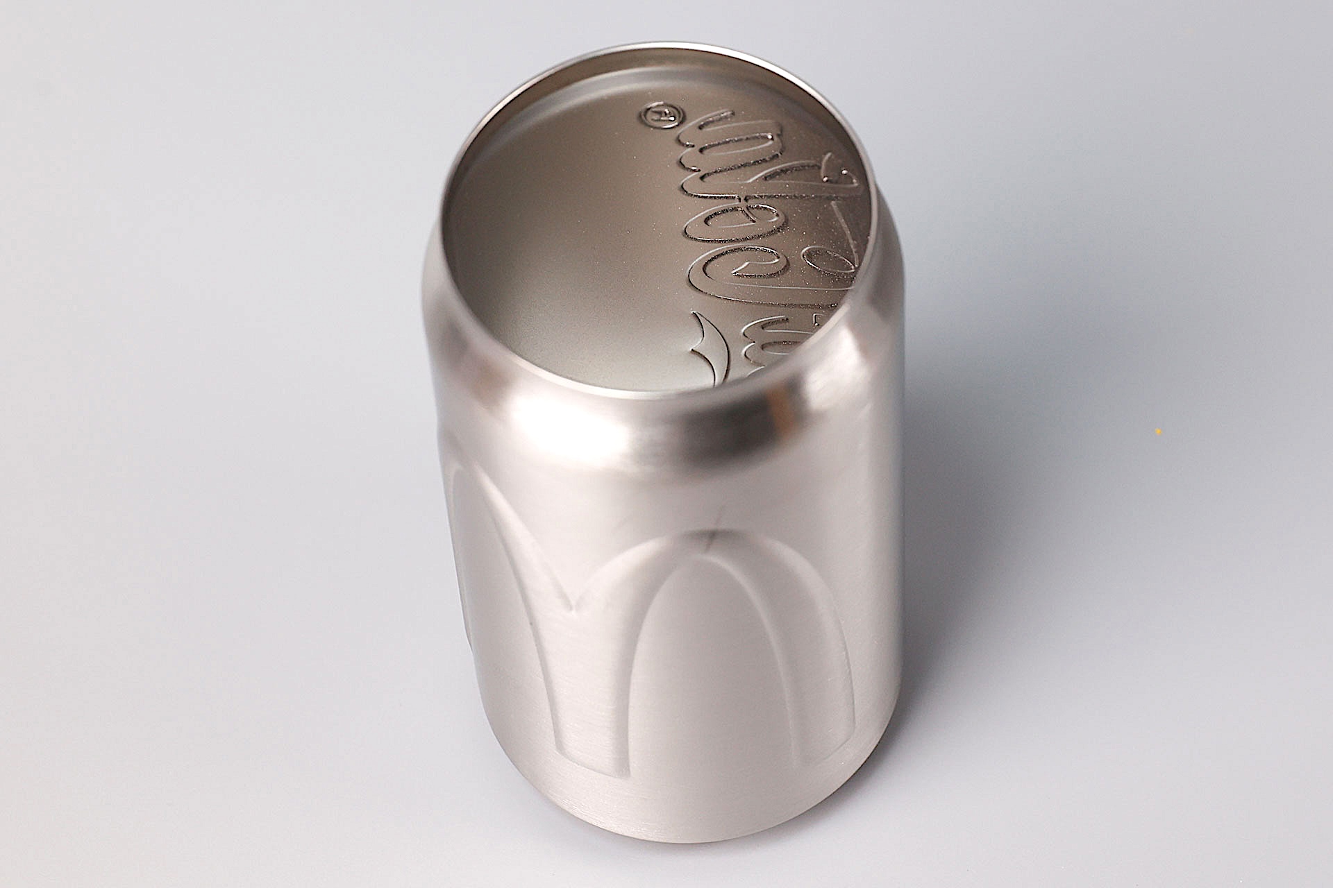 コールドドリンク専用なので、冷たい飲み物を入れよう