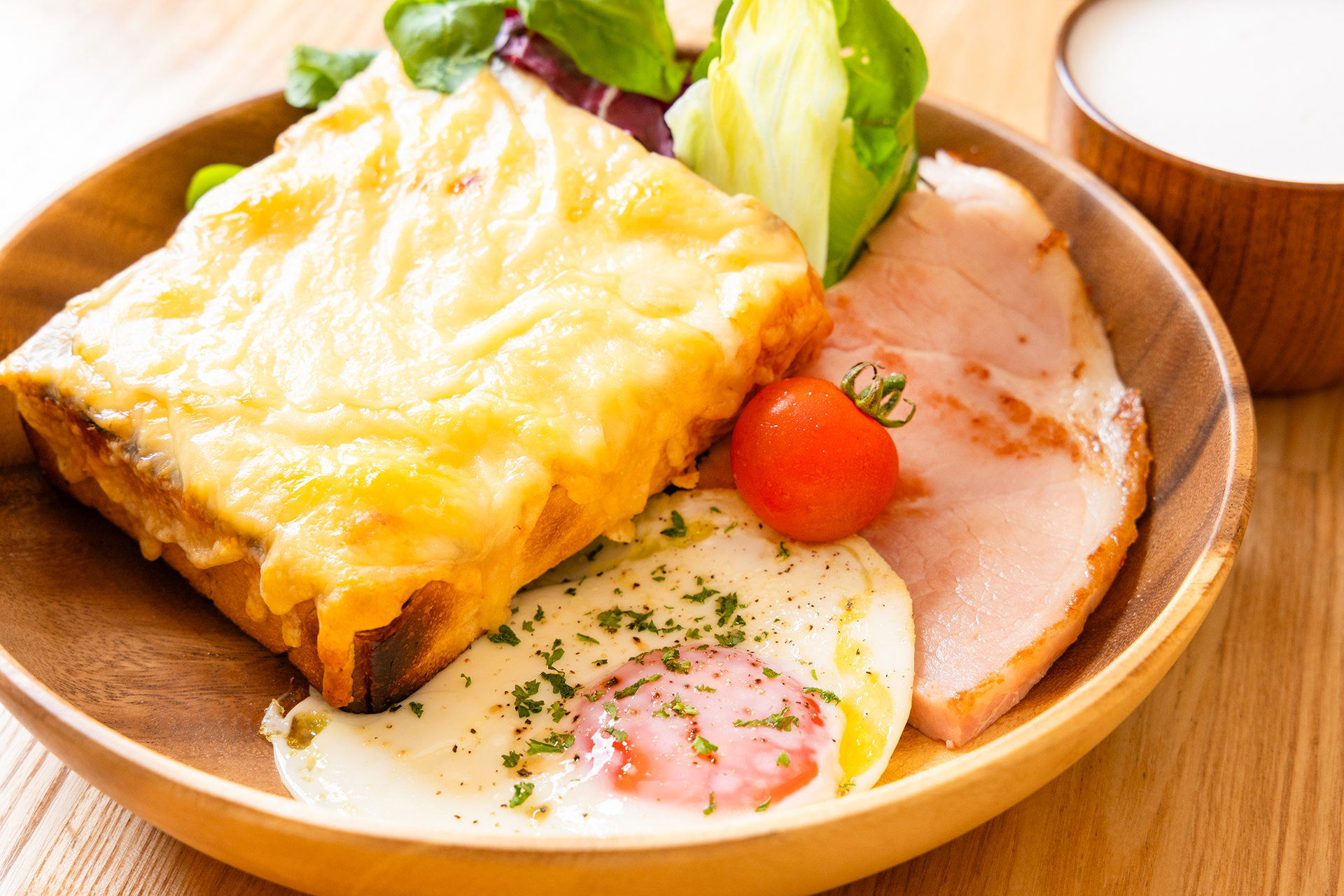 白いチーズトースト2,000円（ペリカンカフェ）