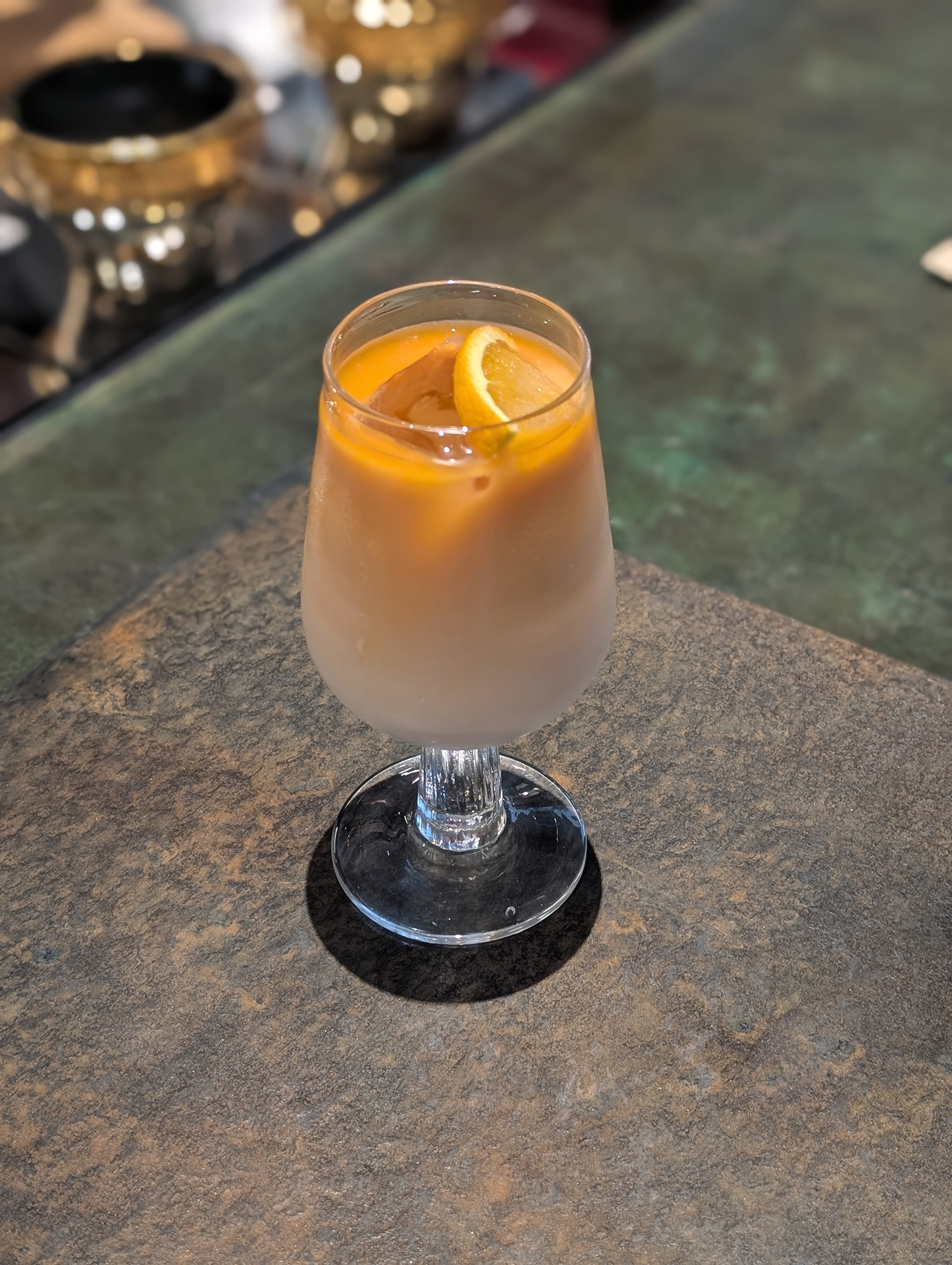 アルプスの夕暮れミルクティー850円（スローページ）