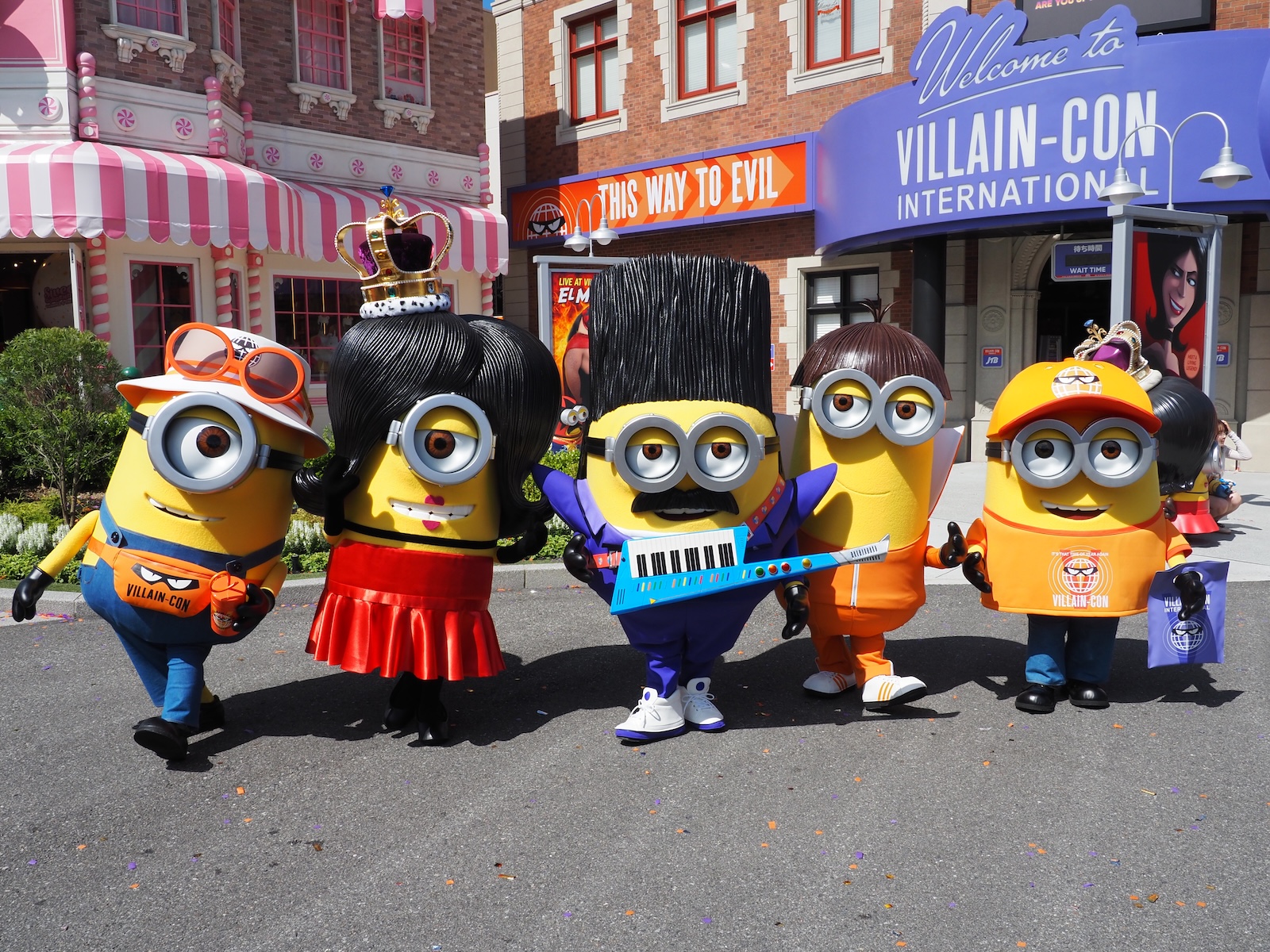 「怪盗グルー」シリーズの歴代ヴィランに扮したミニオンたちと記念撮影できる
