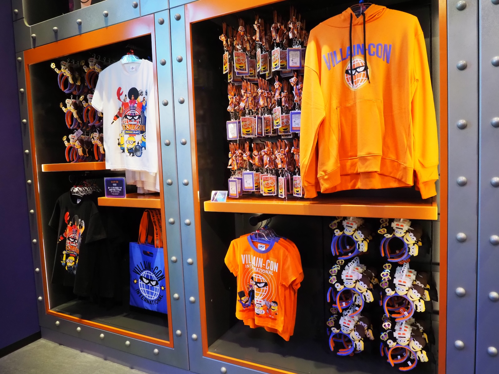 ヴィランをテーマにした新グッズが目白押し
