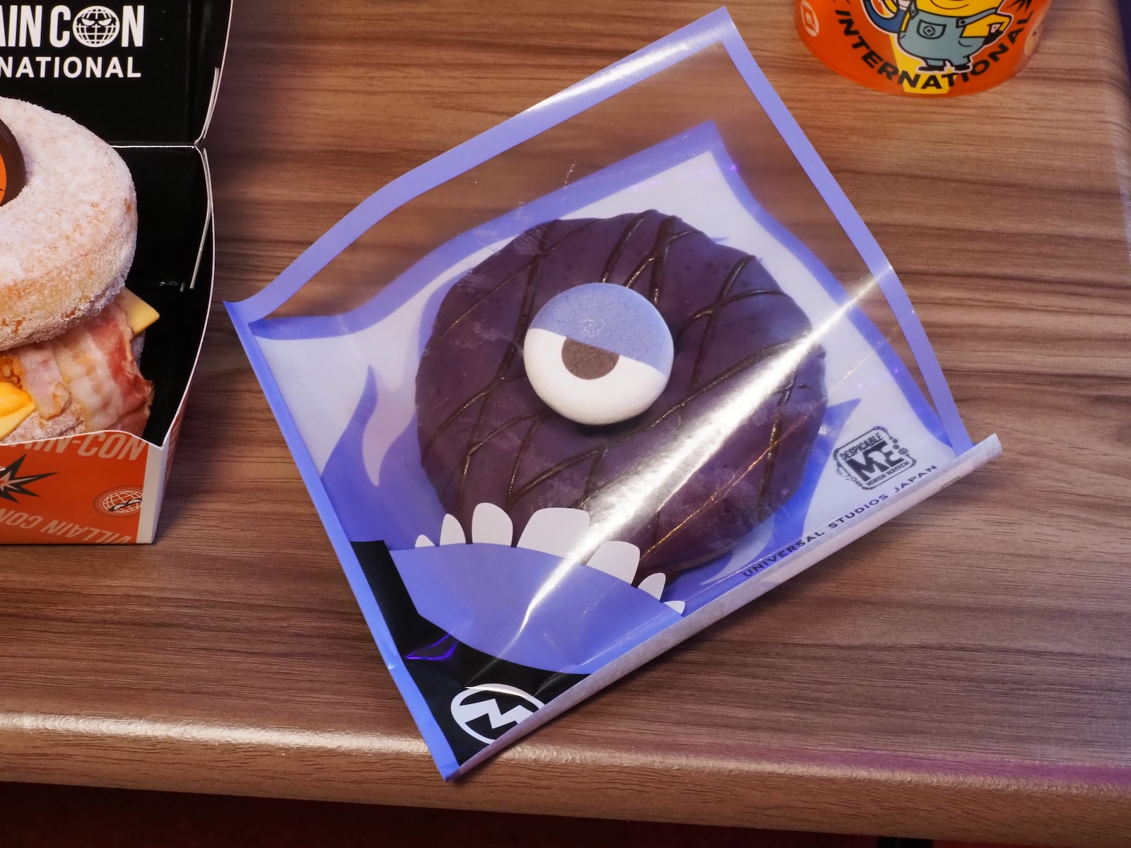 イーブルミニオン・ドーナツ 〜ブルーベリー〜（850円）