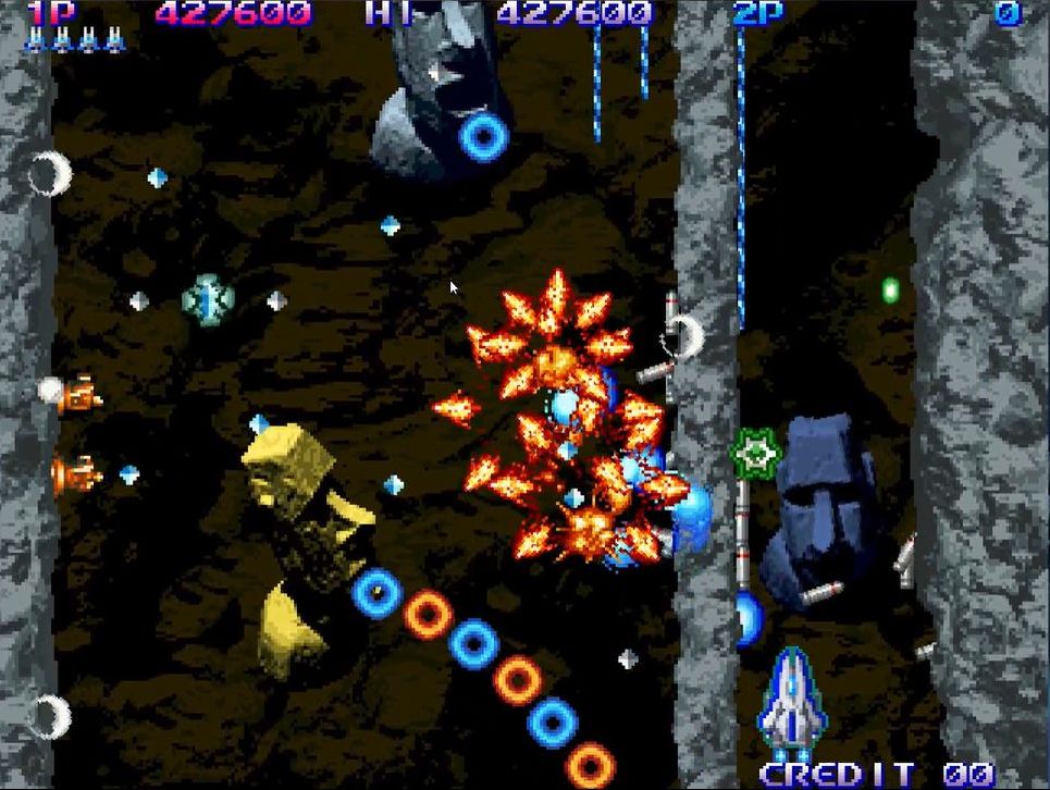 左上方向に少し動いてから静止したところ。壁の向こう側にいる敵でも、マルチプルを伸ばして攻撃することが可能に