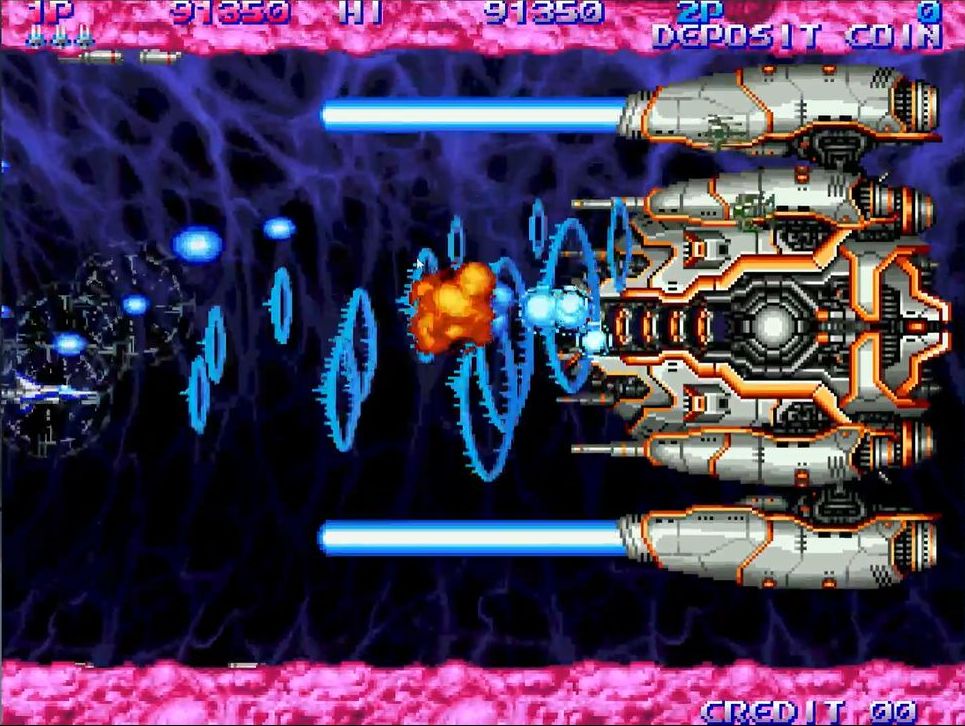 ノーマルショット、レーザー、リップルレーザーの状態で、それぞれバーストを発動したところ。いずれも絶大な威力を発揮する