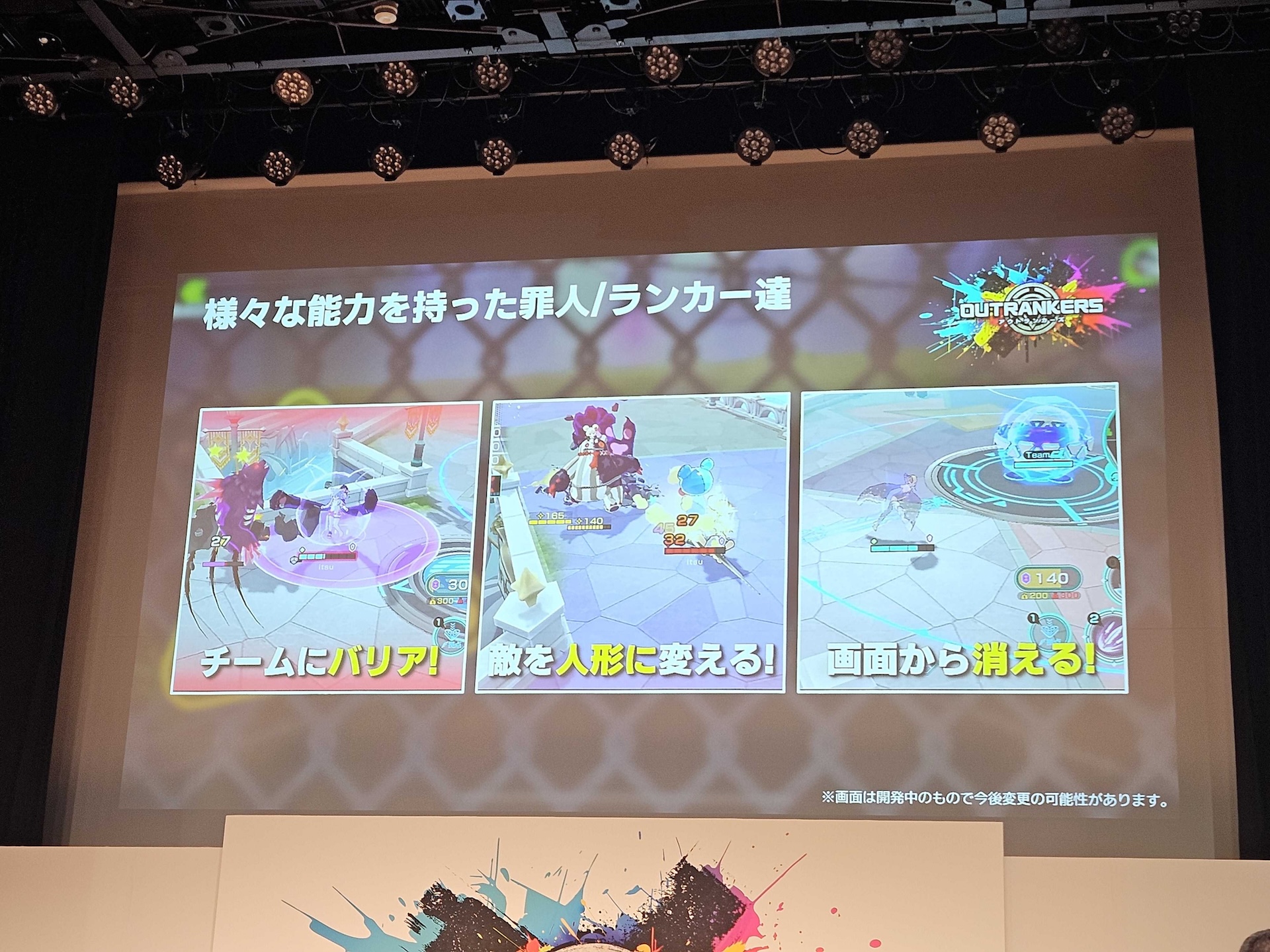 左から、コスプレイヤー 夏目まどかさん（クラリス衣装）、プロゲーマー 板橋ザンギエフ選手、女優・タレント 桃月なしこさん、声優 新井里美さん、コスプレイヤー 清水れいさん（リン衣装）