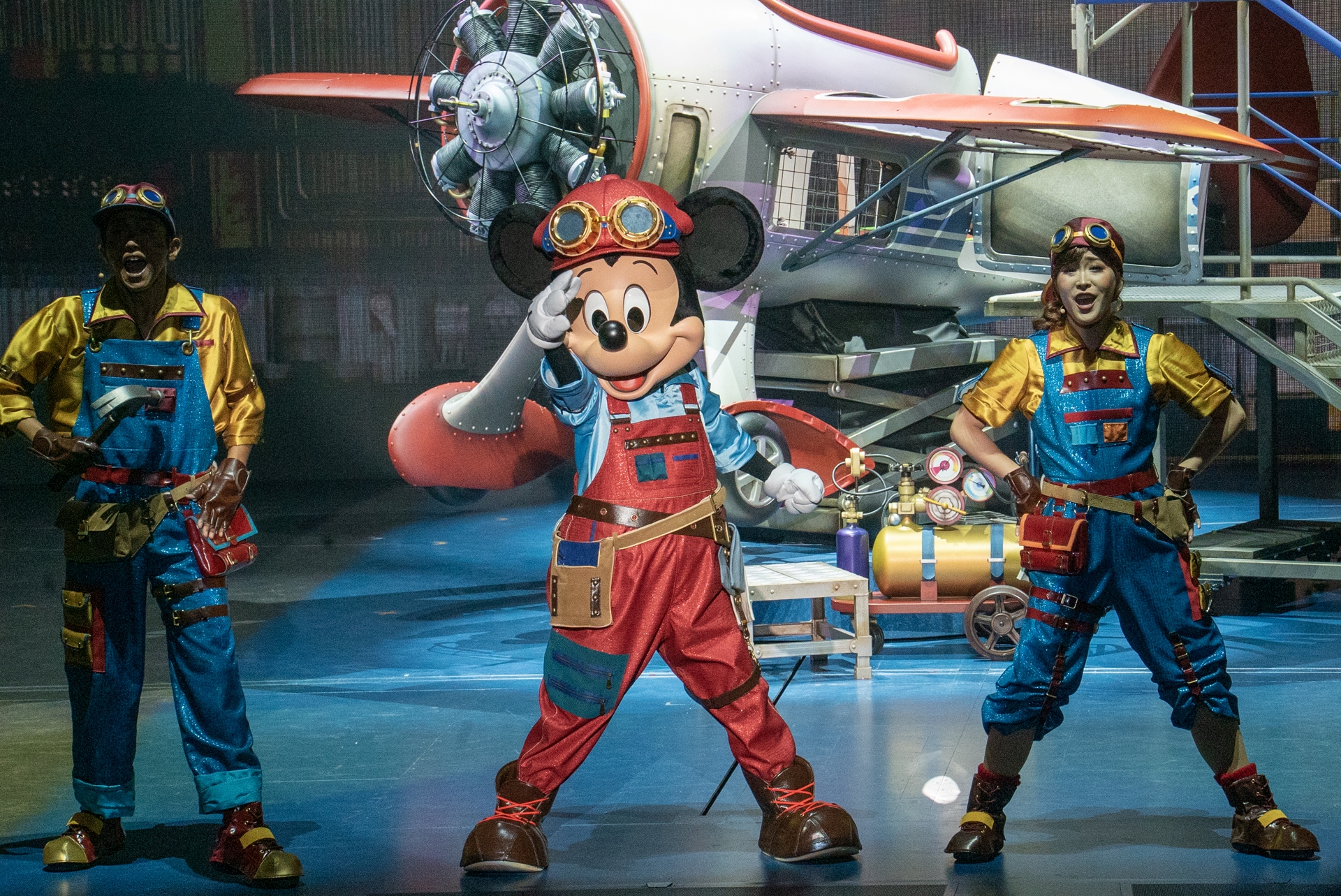 「僕にまかせて！」と言わんばかりのミッキー