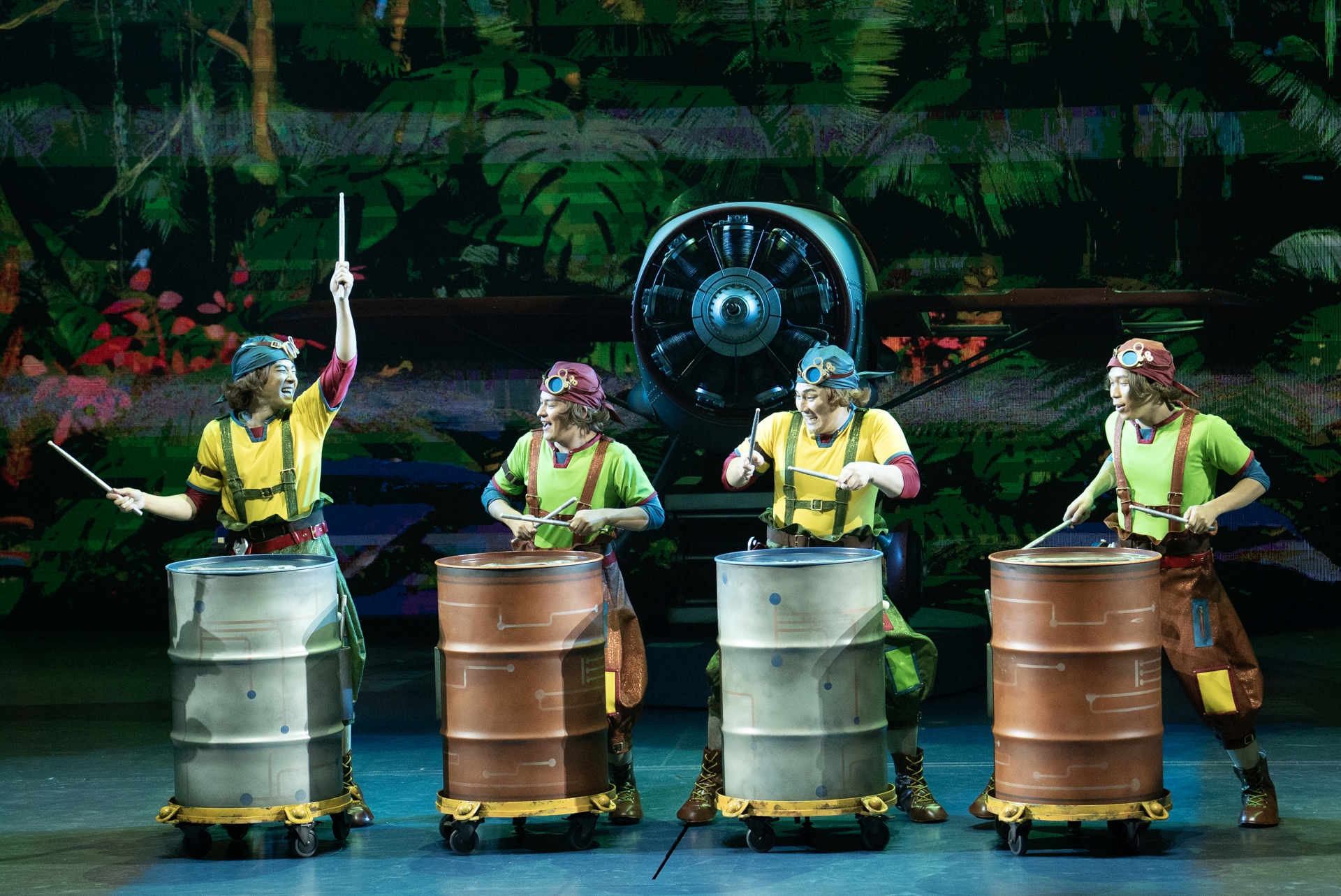 ドラム缶は、まさにドラムの代わり