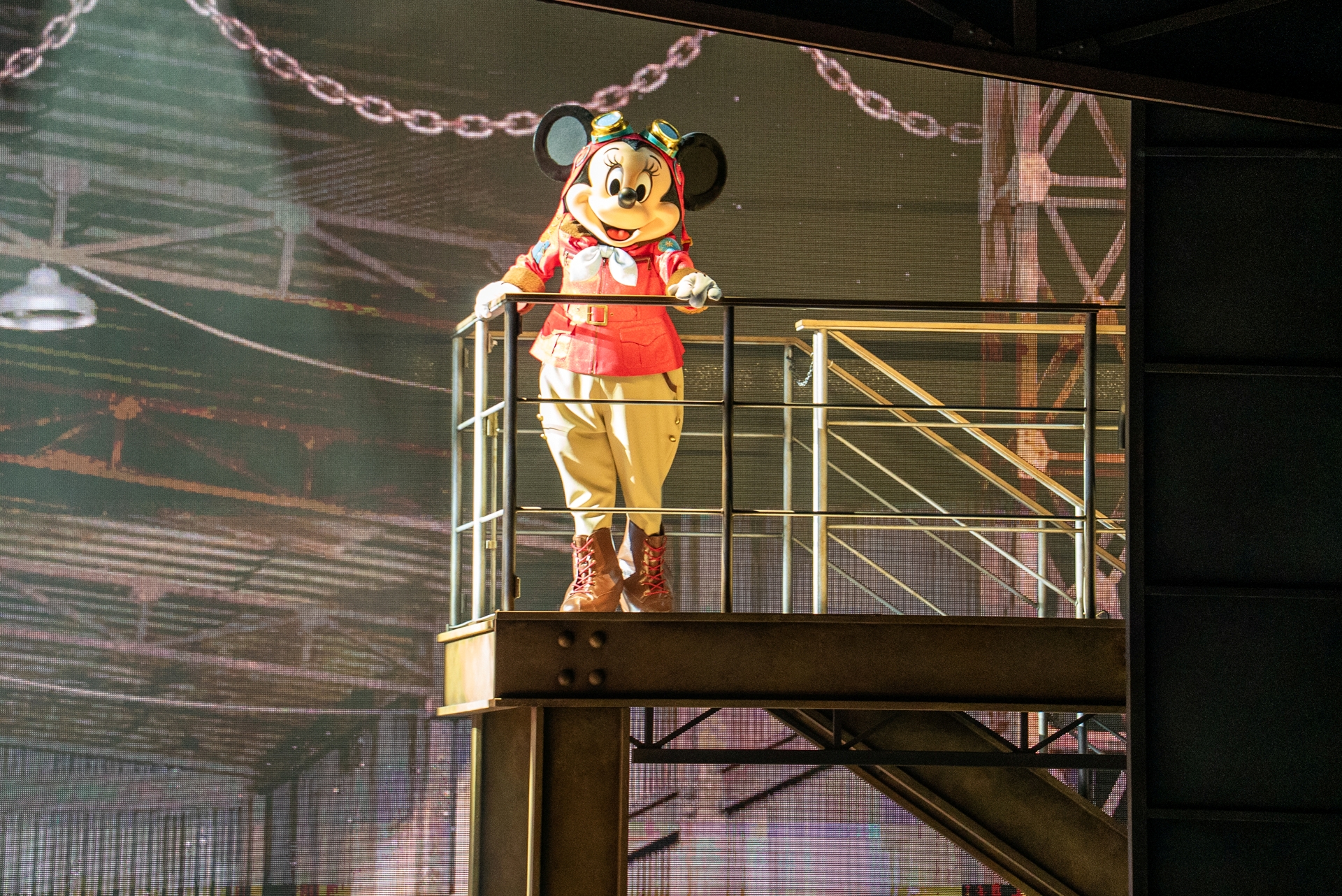 飛行機のパイロットはミニーマウスだった！