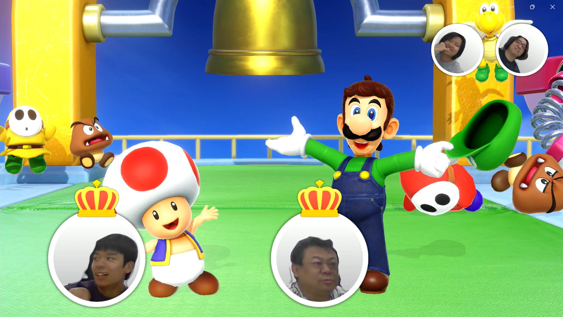 ミニゲームに勝つとこのような画面になる。負けたチームのキャラクターが転ぶのに合わせて、フキダシの中の顔も斜めになるなど芸が細かい