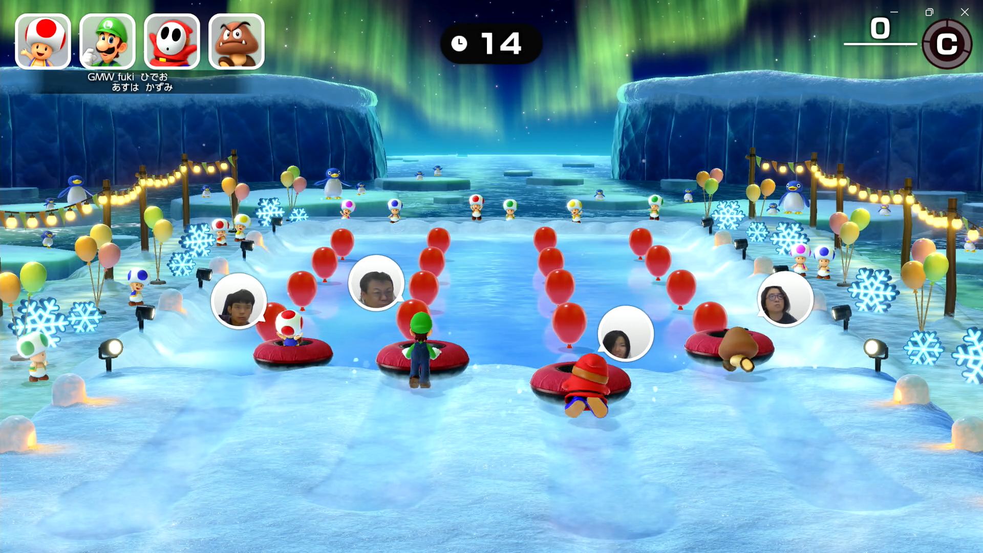 ミニゲームのひとつ「ふうせんカーリング」。マウス操作をつかい、ゴムチューブをカーリングの要領で滑らし、風船を割るゲームだ