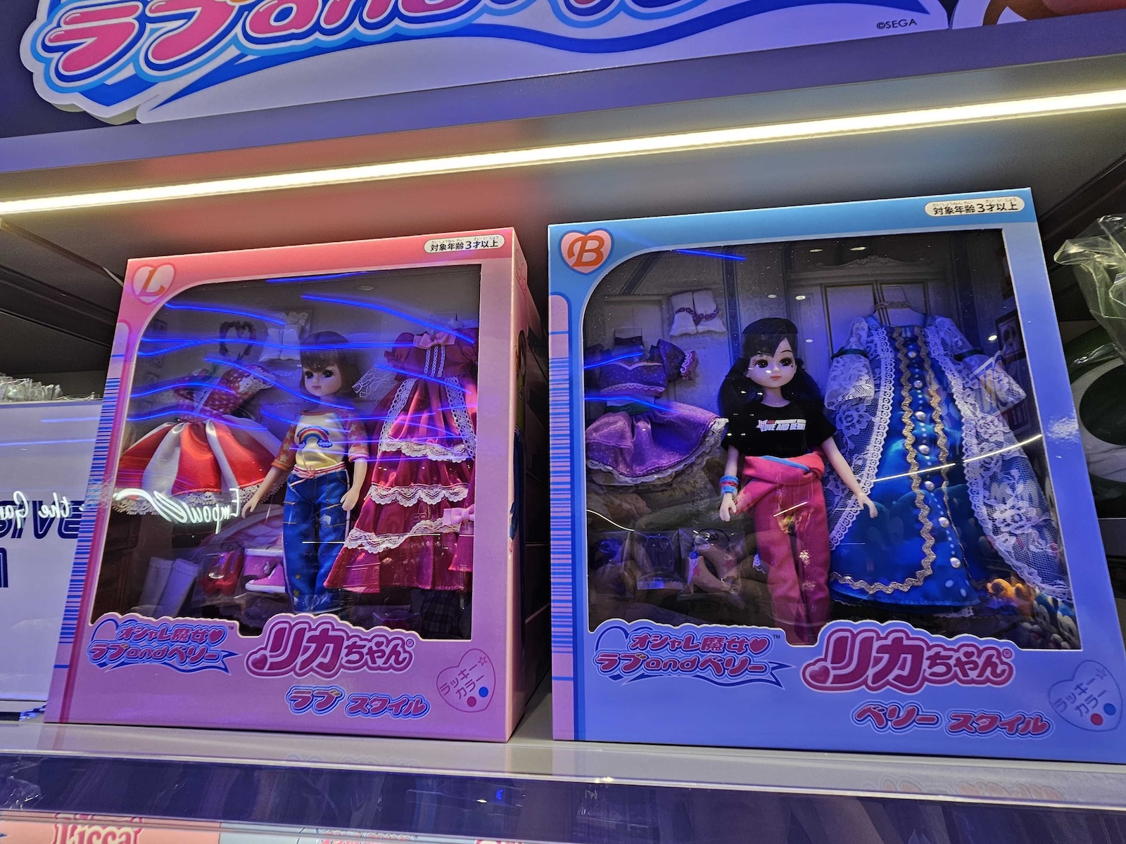 左からソニック、ジャスティン・スカルポーネ氏（セガ 常務執行役員 トランスメディア事業本部長）、内海州史氏（セガ 代表取締役 社長執行役員COO）、河村康輔氏（アーティスト/グラフィックデザイナー）、平松有吾氏（渋谷PARCO 店長）