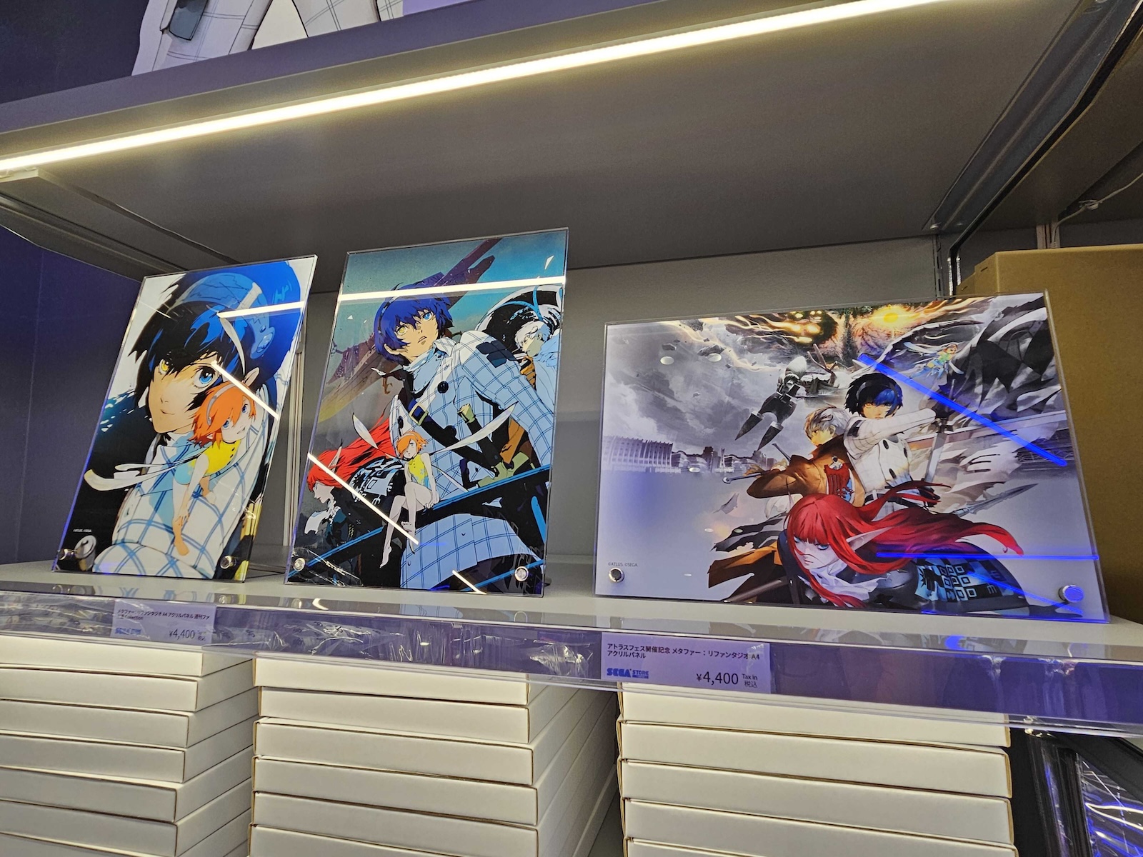 左からソニック、ジャスティン・スカルポーネ氏（セガ 常務執行役員 トランスメディア事業本部長）、内海州史氏（セガ 代表取締役 社長執行役員COO）、河村康輔氏（アーティスト/グラフィックデザイナー）、平松有吾氏（渋谷PARCO 店長）