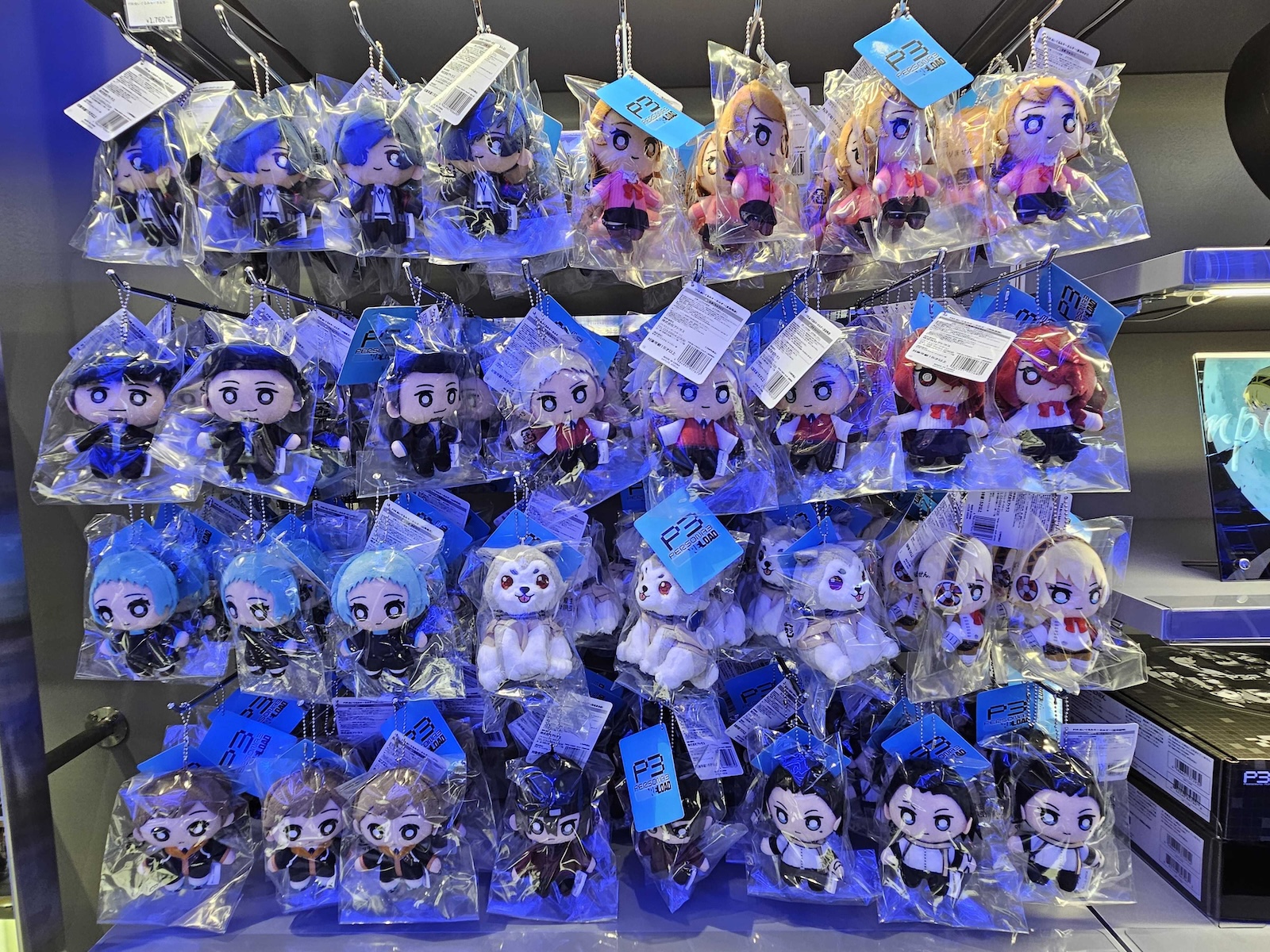 左からソニック、ジャスティン・スカルポーネ氏（セガ 常務執行役員 トランスメディア事業本部長）、内海州史氏（セガ 代表取締役 社長執行役員COO）、河村康輔氏（アーティスト/グラフィックデザイナー）、平松有吾氏（渋谷PARCO 店長）