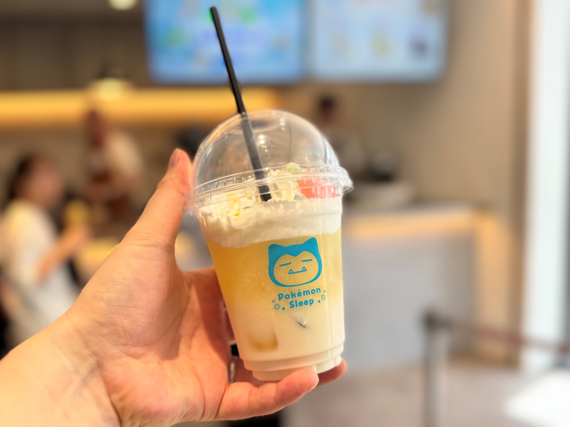 ドリンクスタンドでは、ゲーム内のものを再現したドリンクを提供。注文するとコースターがもらえる