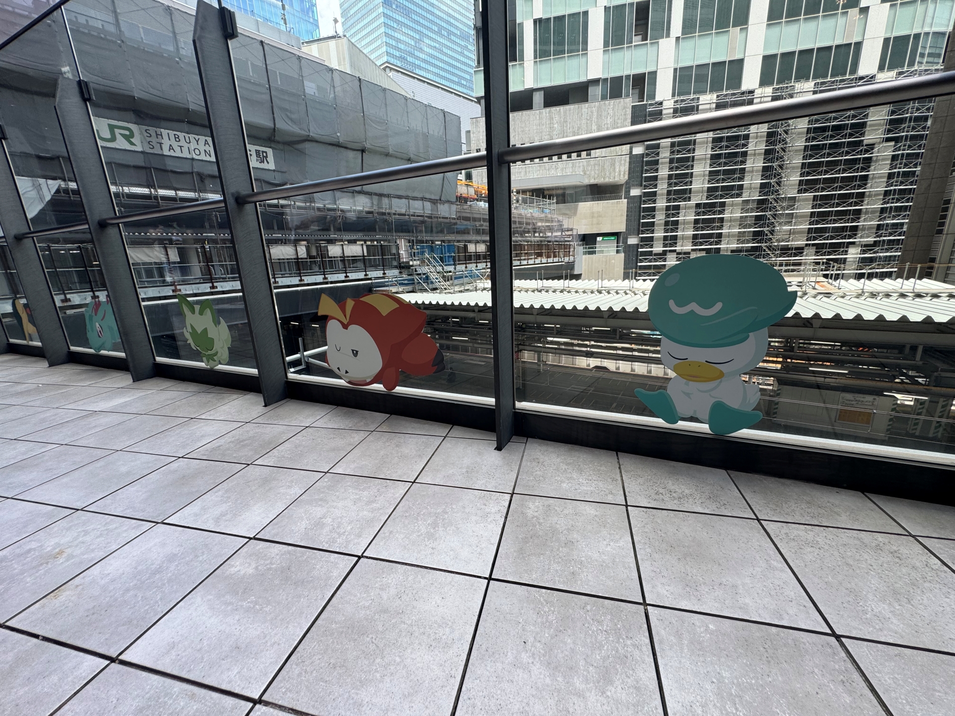 ガラス面のポケモンは等身大とのこと