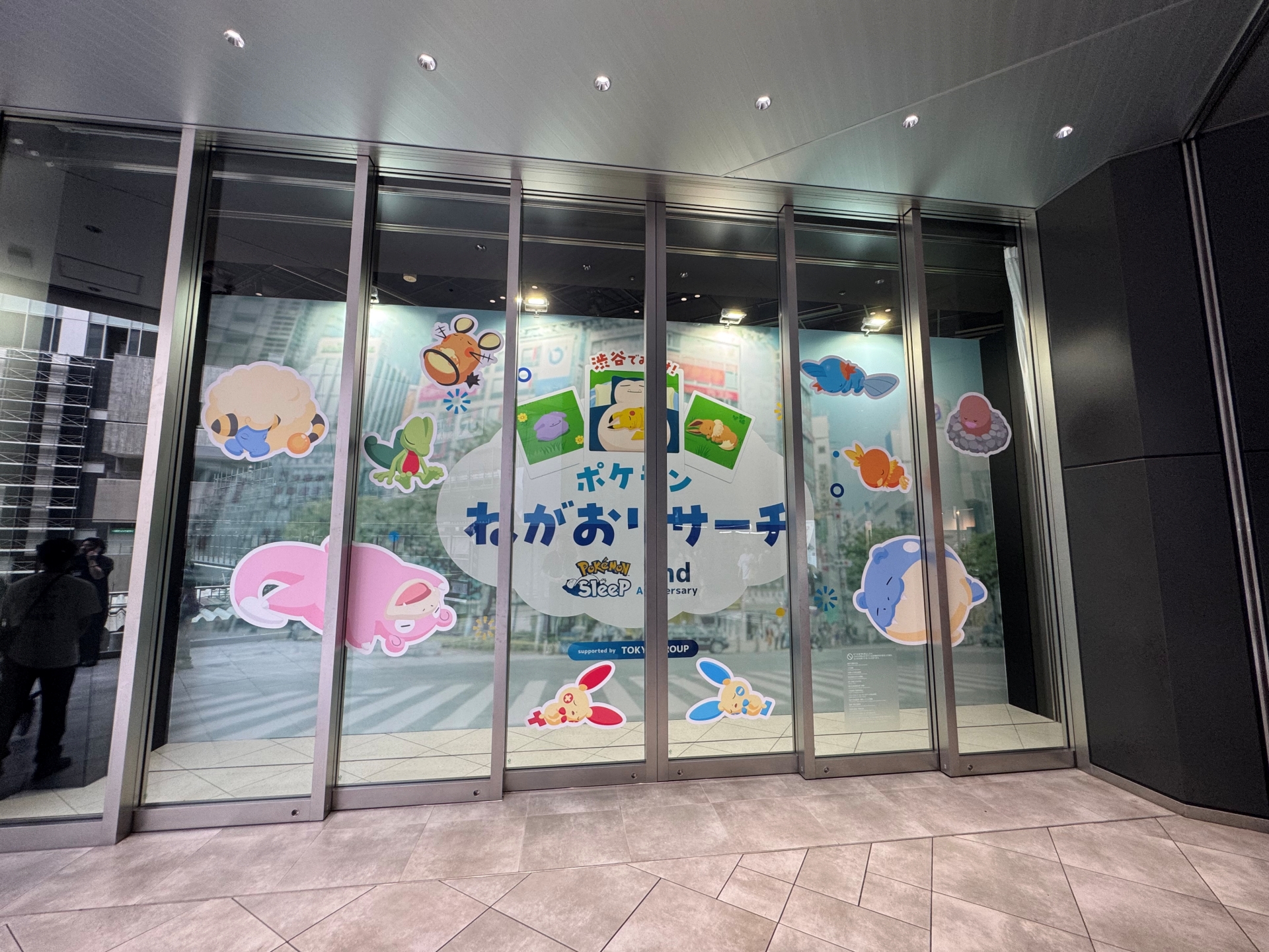 ガラス面のポケモンは等身大とのこと