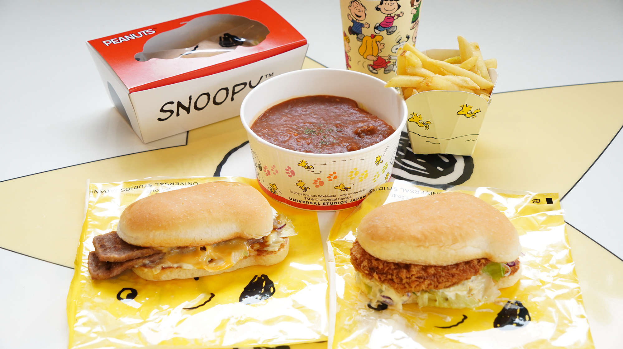 「スヌーピー・バックロット・カフェ」には新作フードも登場