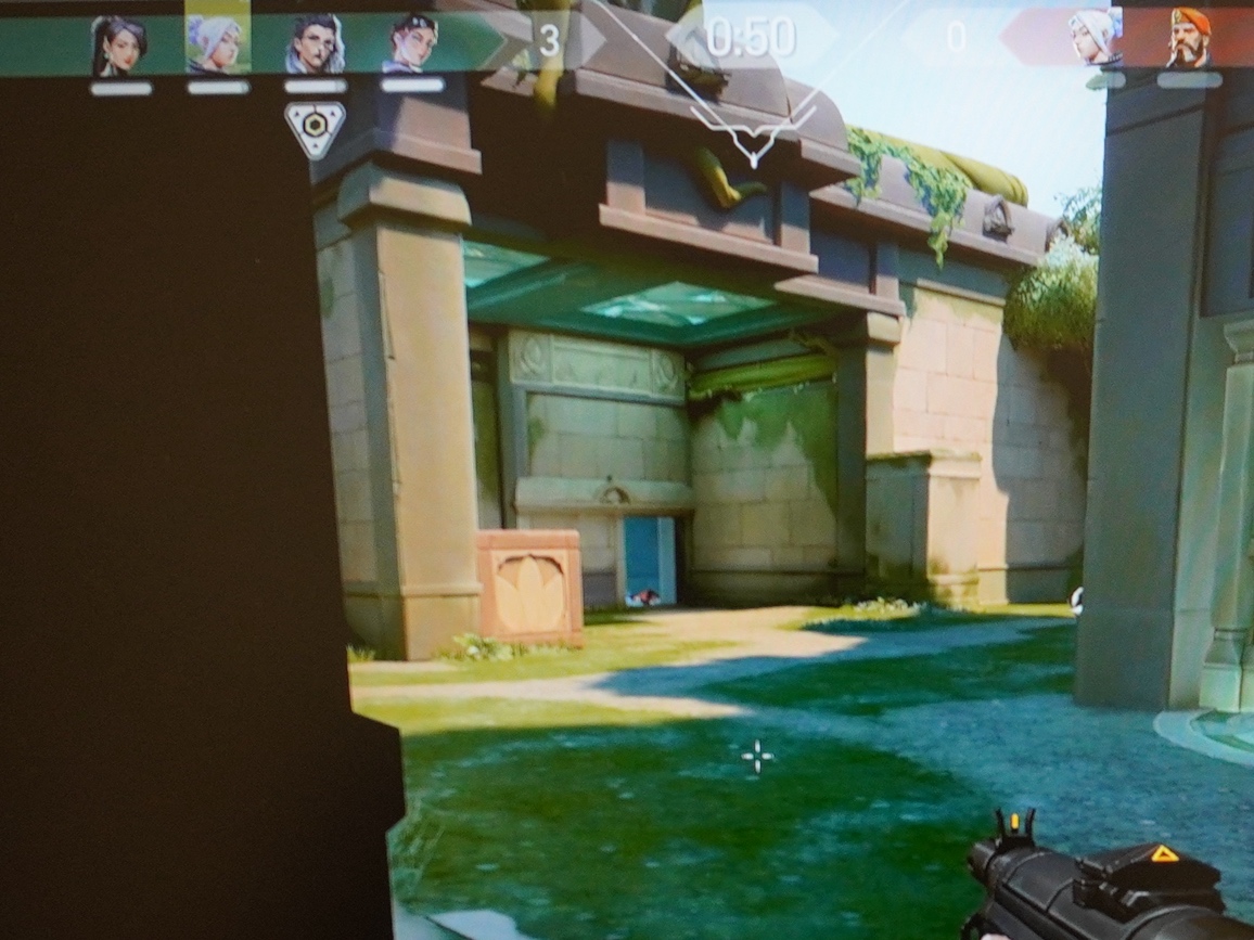 はっきりとした影がある。この状態でナイトビジョンをオンにすると……