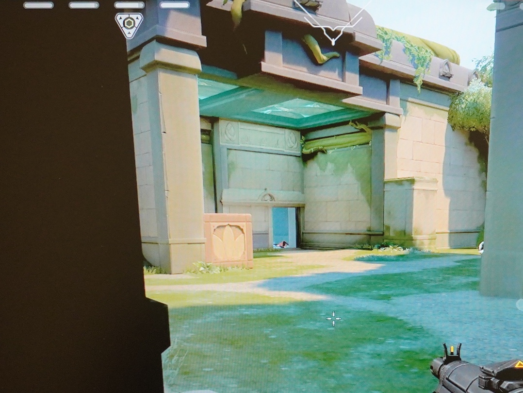 暗部の明るさを引き上げ、全体的に明るく見やすい映像となる