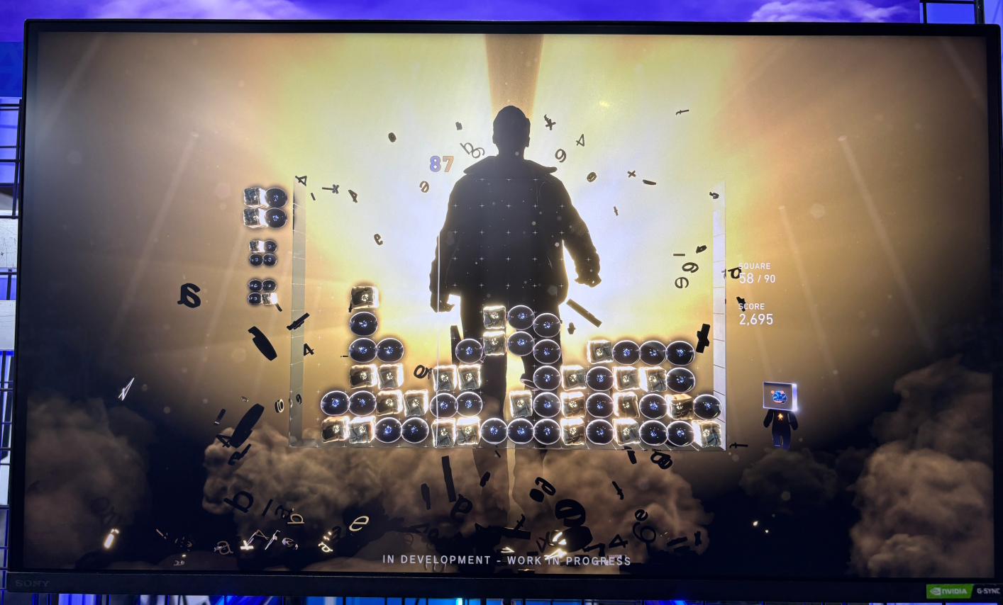 最初座っていたがスクエアの数に応じて立ち上がり歩き出す。演出も派手なものになっていく