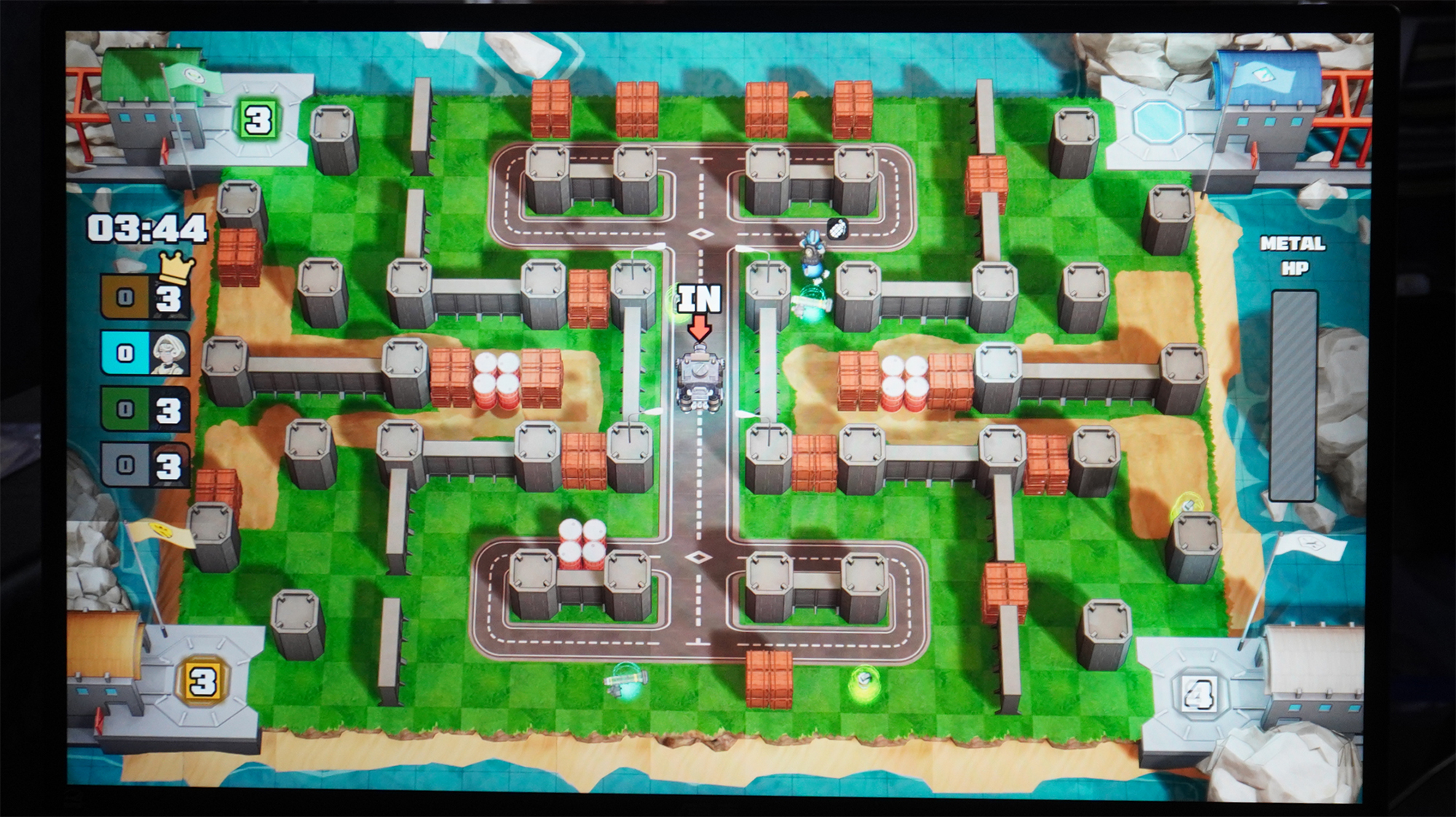 中央に落ちてくるメタルが戦いのカギを握る