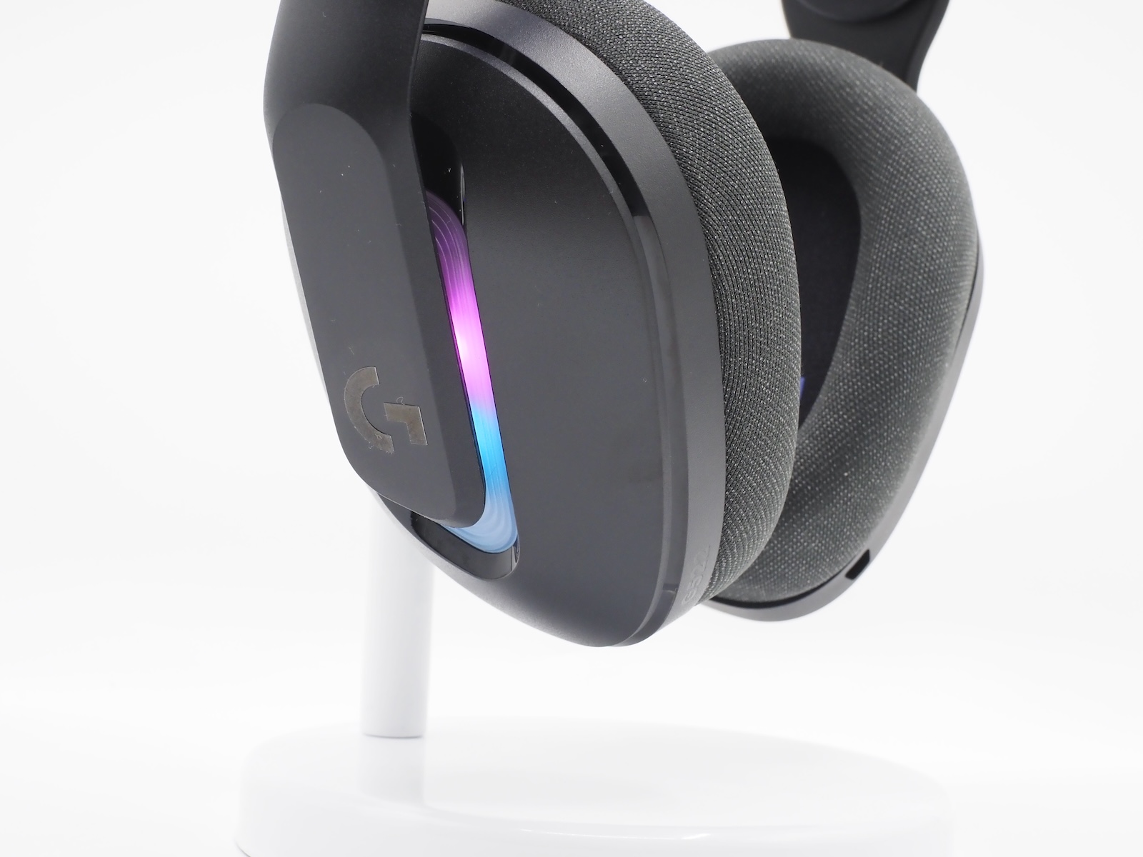 8つのライトゾーンを備え、自分好みのライティングが可能だ