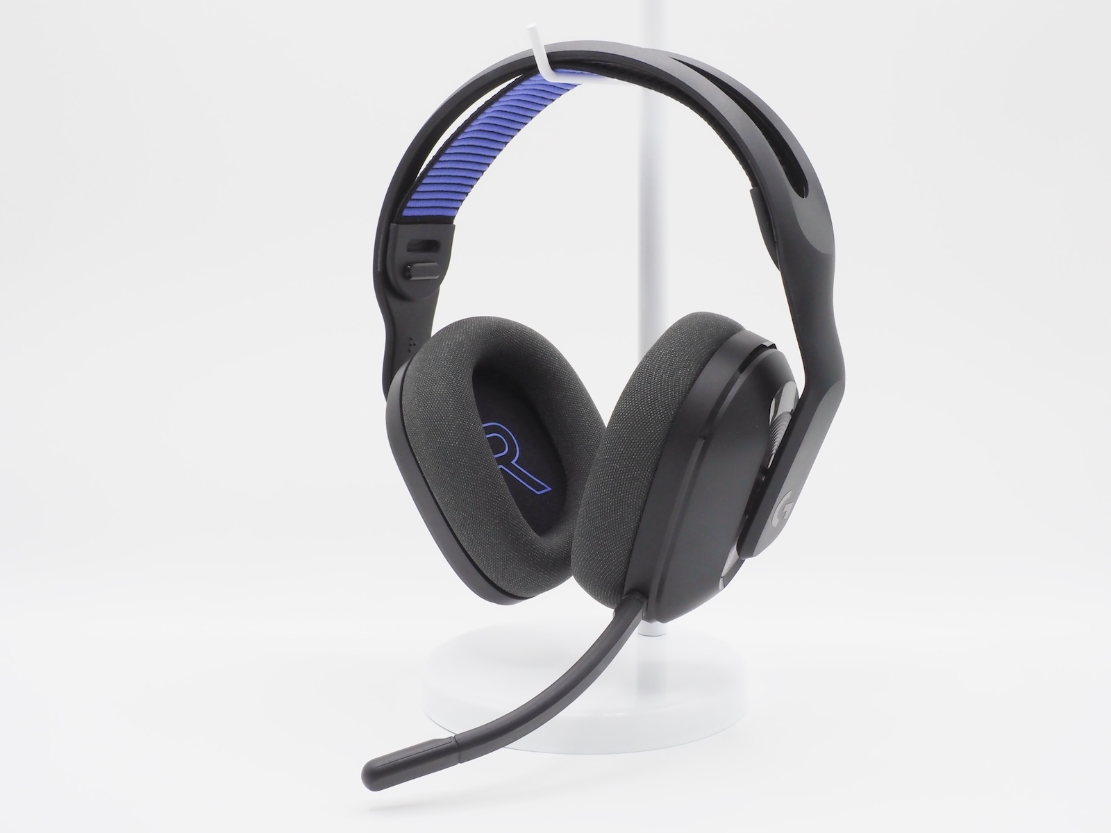 マイクは着脱式。性能が向上しており、フレンドからの評価も高かった