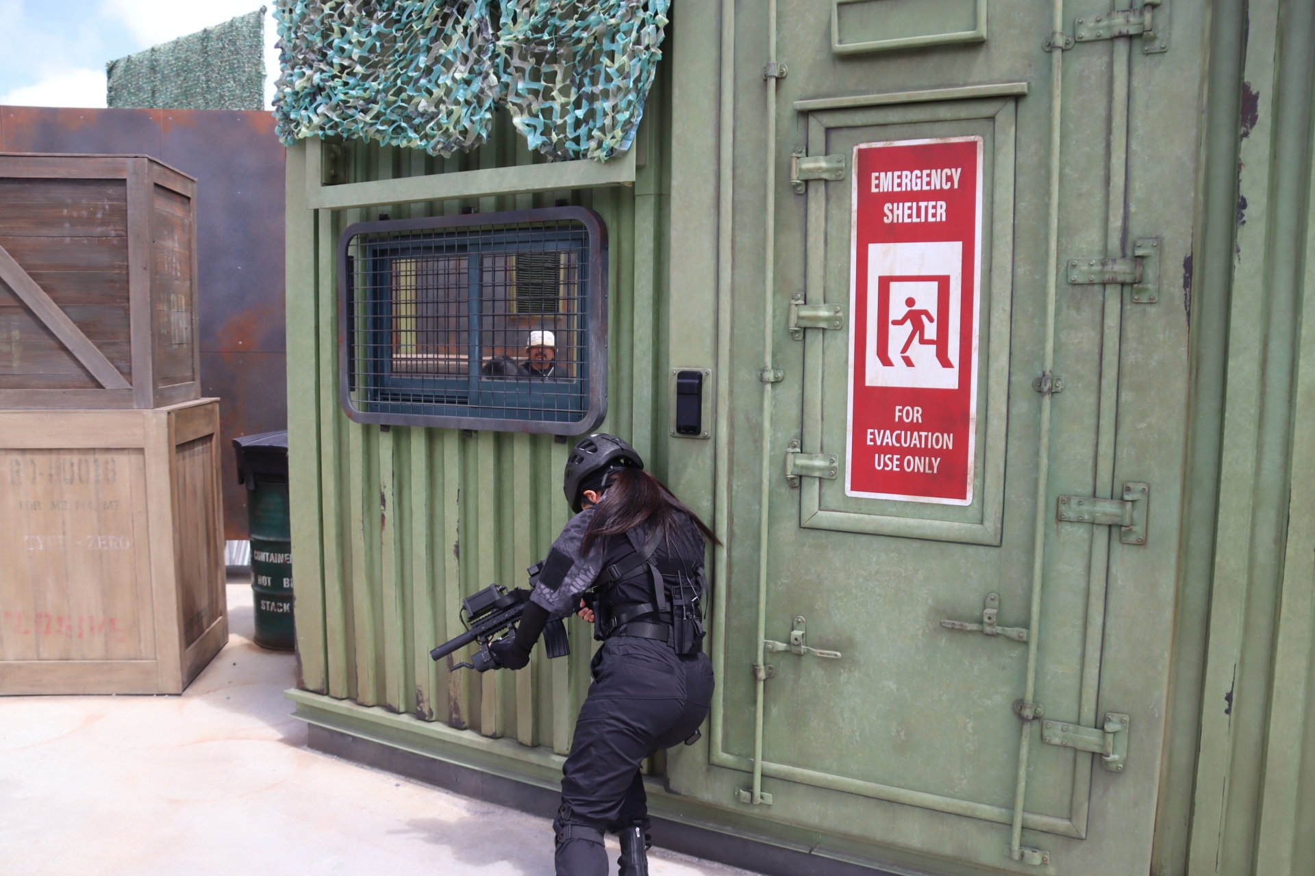 シェルターへ避難……するはずが開かない