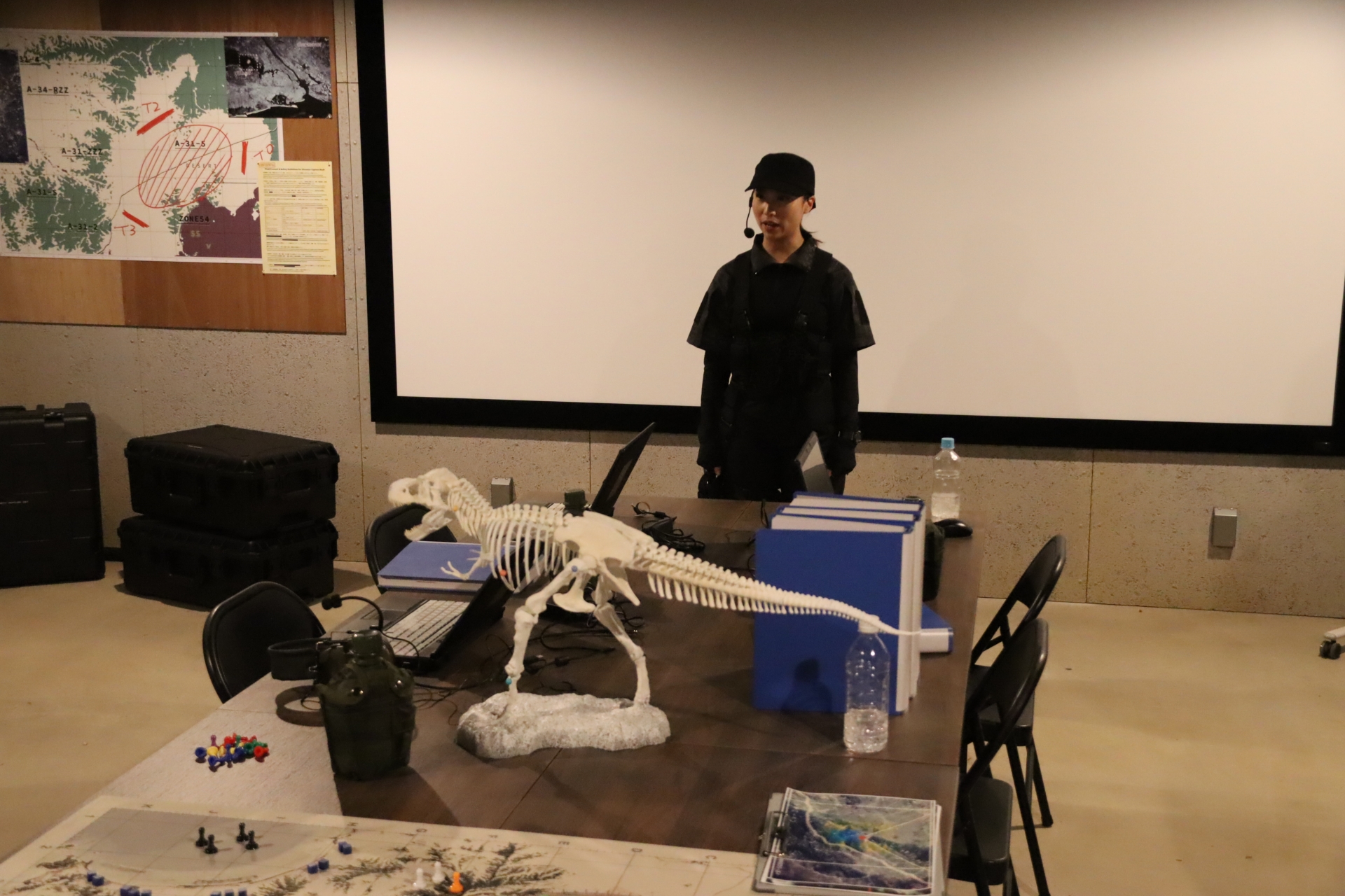 T-REXが行方不明になっているとの報告を受ける