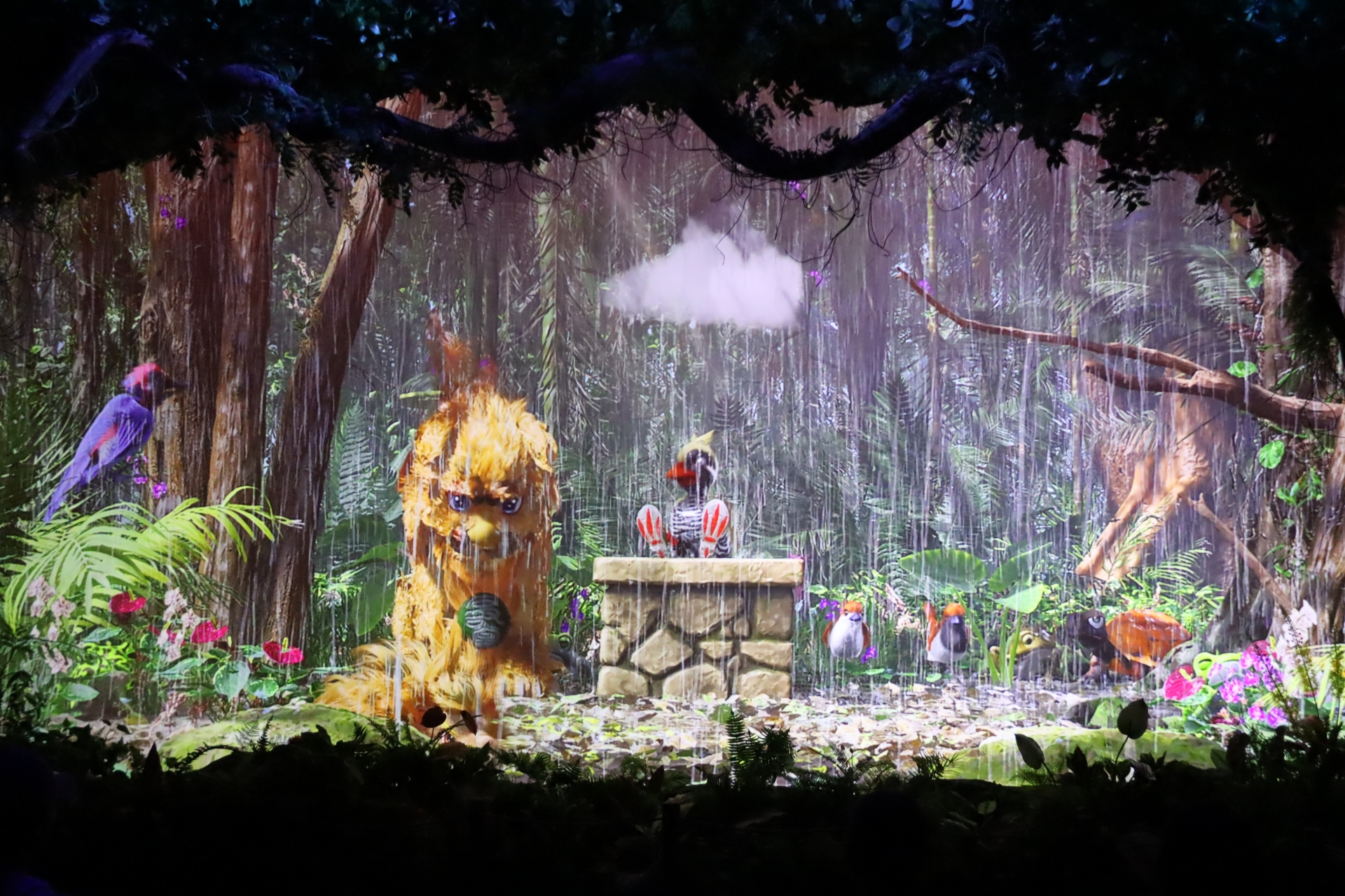 突然雨が降るシーンも