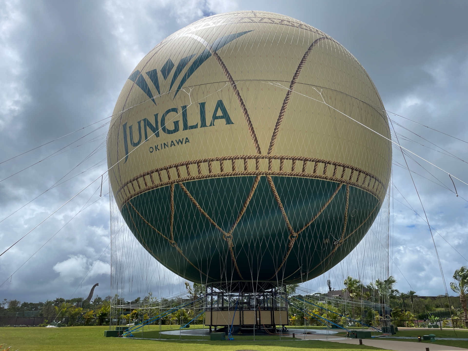 気球の目の前まで来た。想像以上に大きい