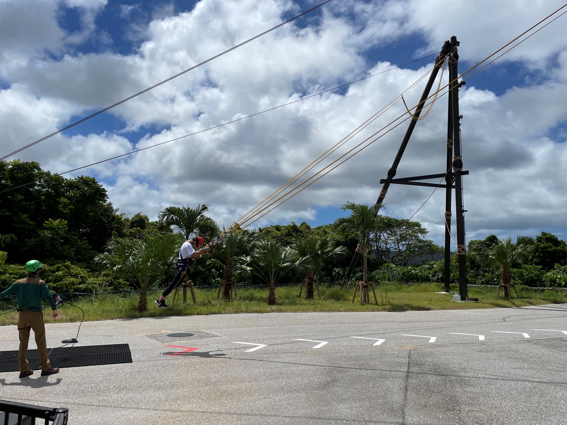 ゴムの力で前方に飛び出していく「ヒューマン アロー」