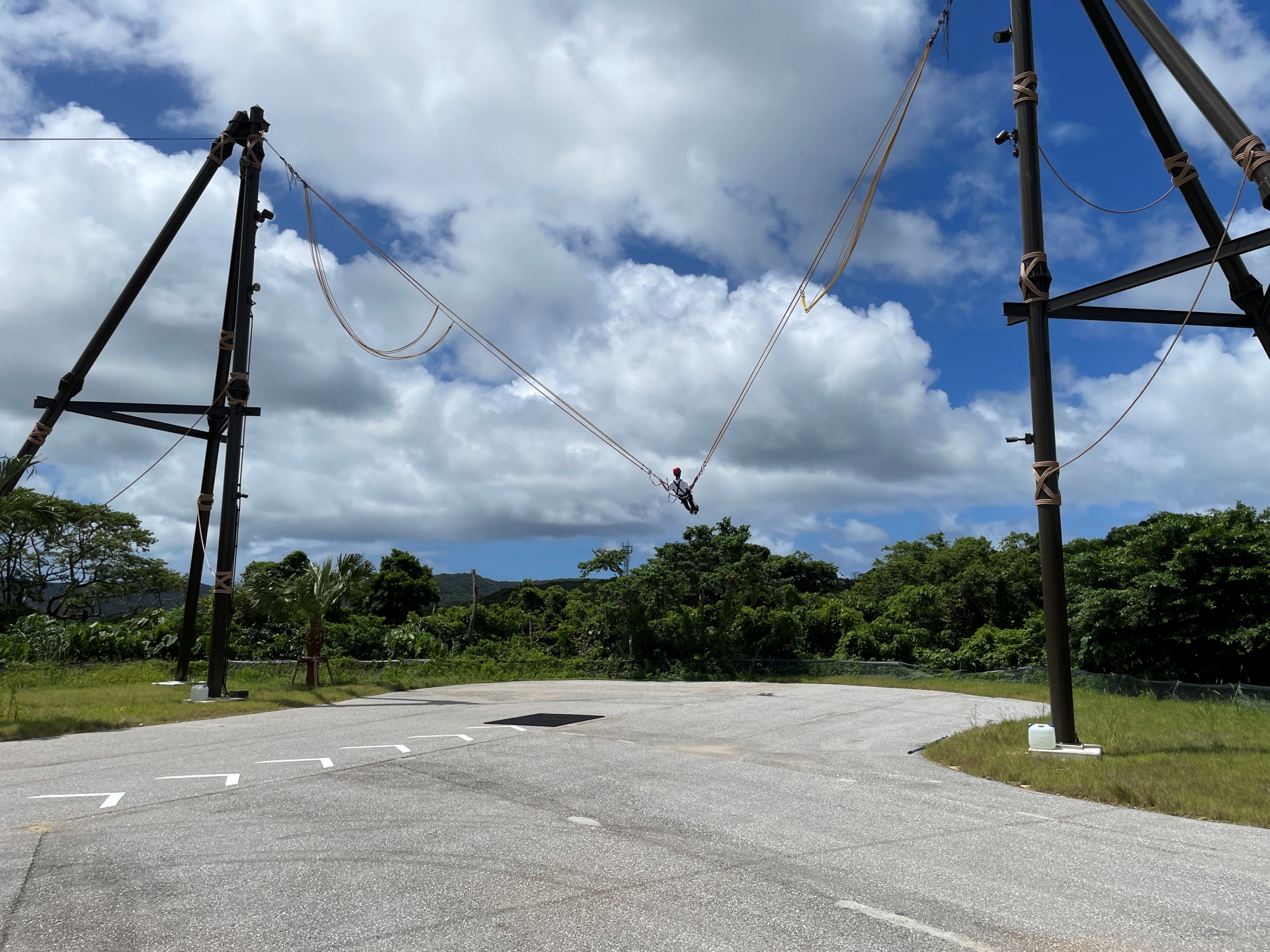 ゴムの力で前方に飛び出していく「ヒューマン アロー」