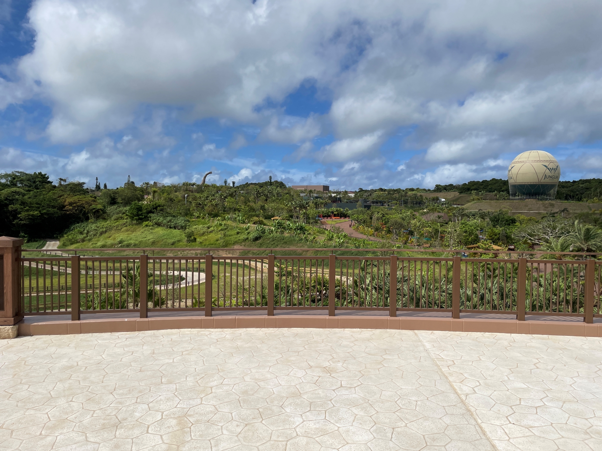 入口先のテラスから見える景色