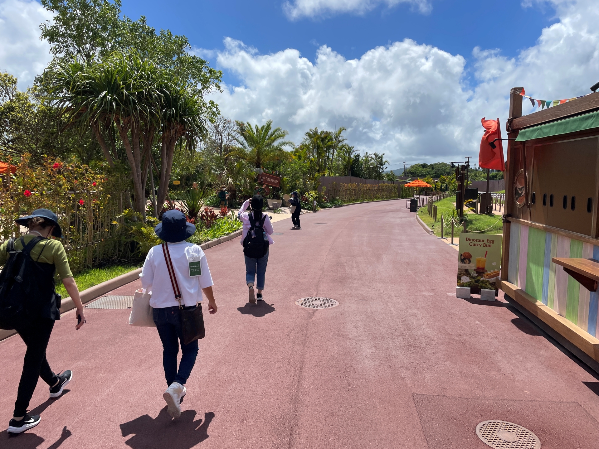 通路はきれいに整備。道中にはカートワゴンや給水スポット、トイレなどが随所に設置されている