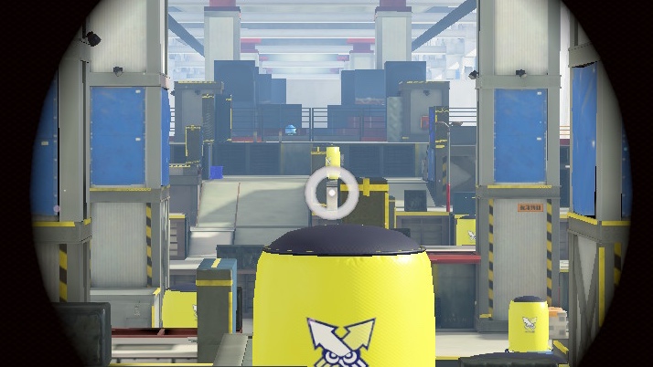 奥のクラゲに注目