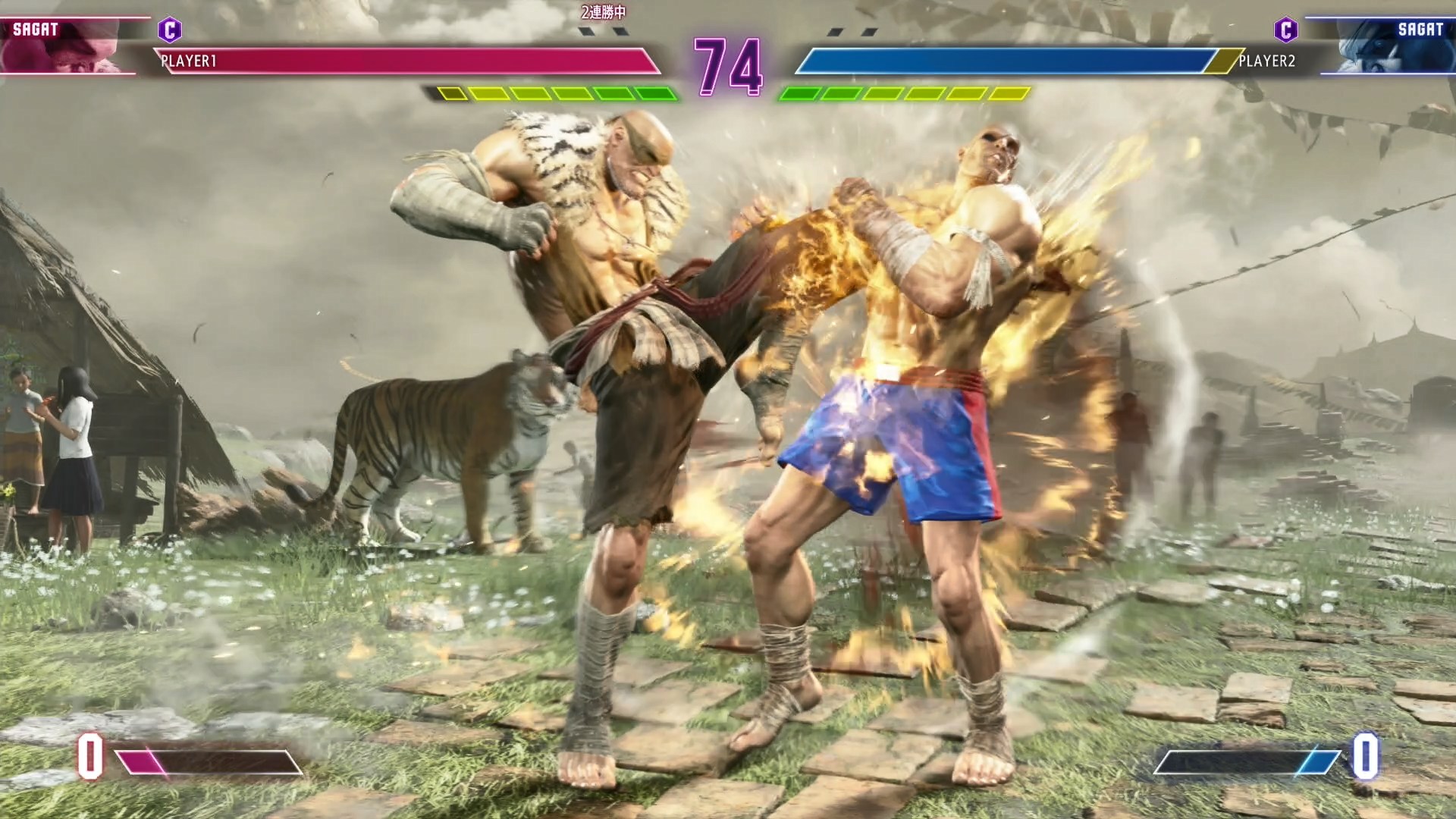 前方に膝蹴りを放つ「タイガーネクサス」だが、始動のリーチは短めだ