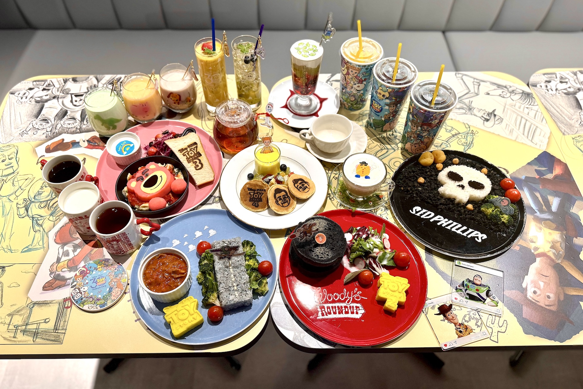 各シリーズの名シーンを再現したフードなど、ファンには堪らないメニューが用意されている