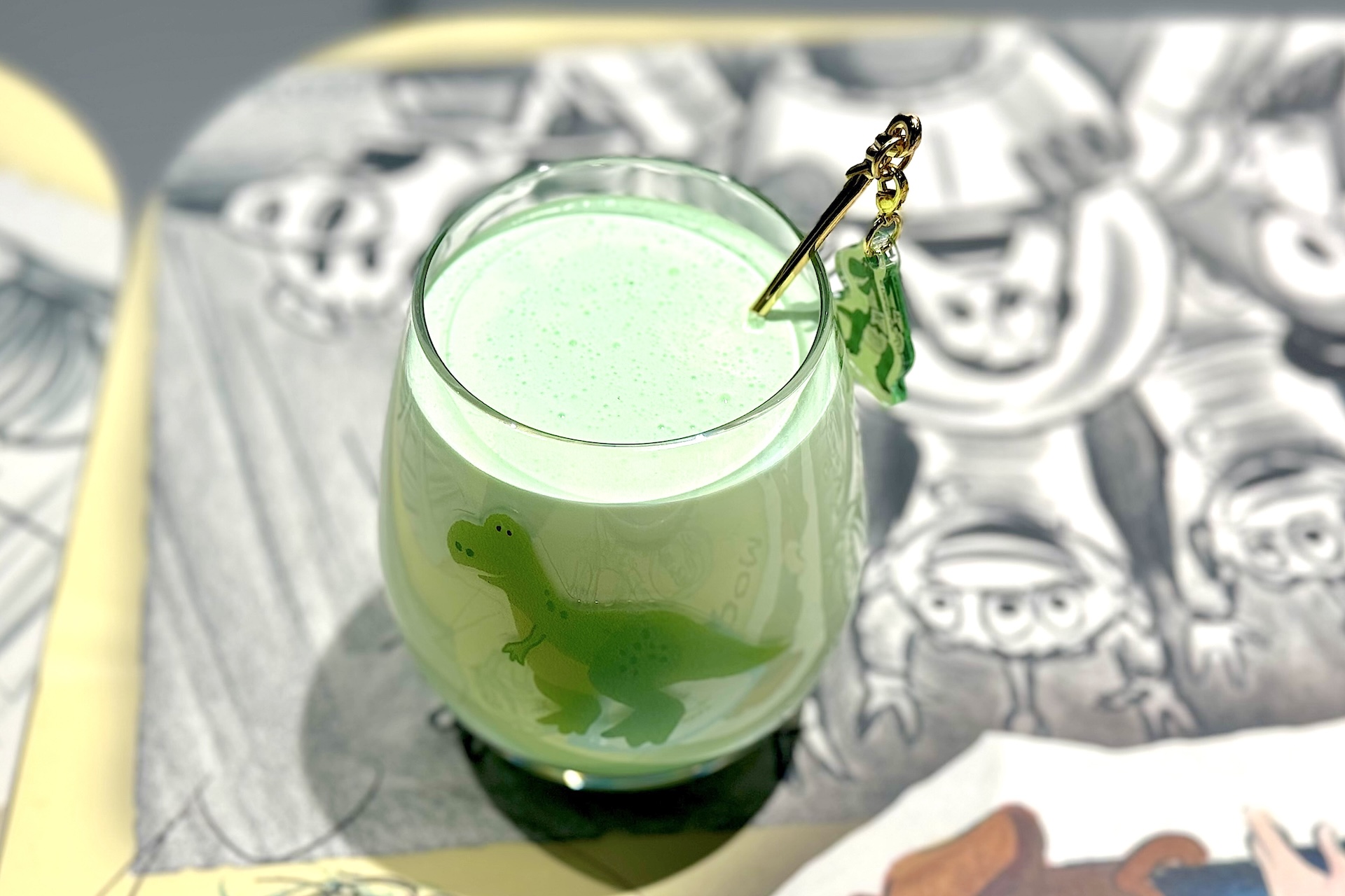 ＜レックス＞メロンスムージー 990円  ※チャーム付きマドラーはお持ち帰りいただけません。