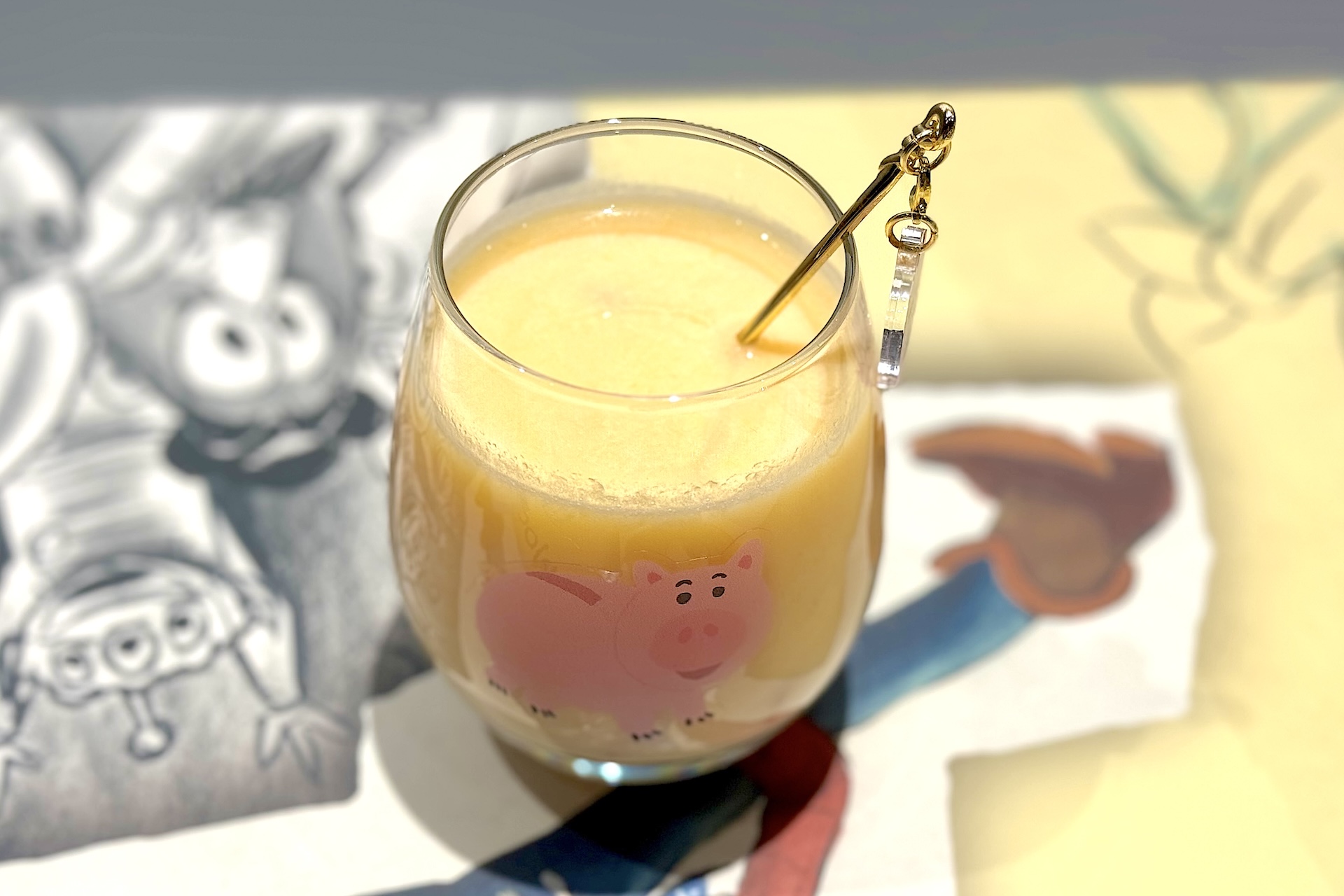 ＜ハム＞ピンクミルク 990円  ※チャーム付きマドラーはお持ち帰りいただけません。