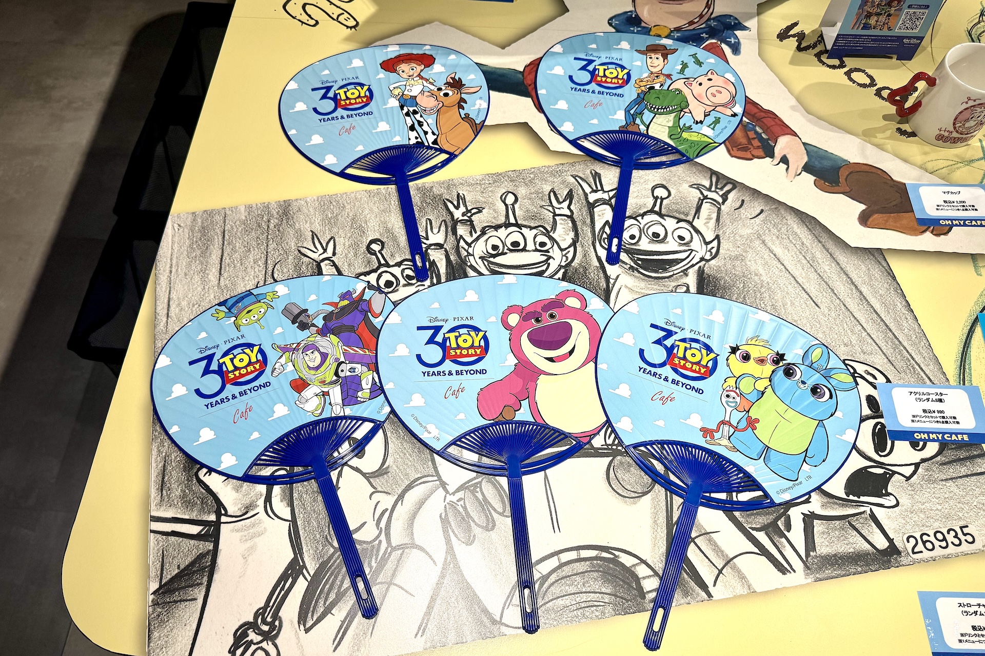 事前予約者限定 カフェ利用特典 オリジナルうちわ（全5種）