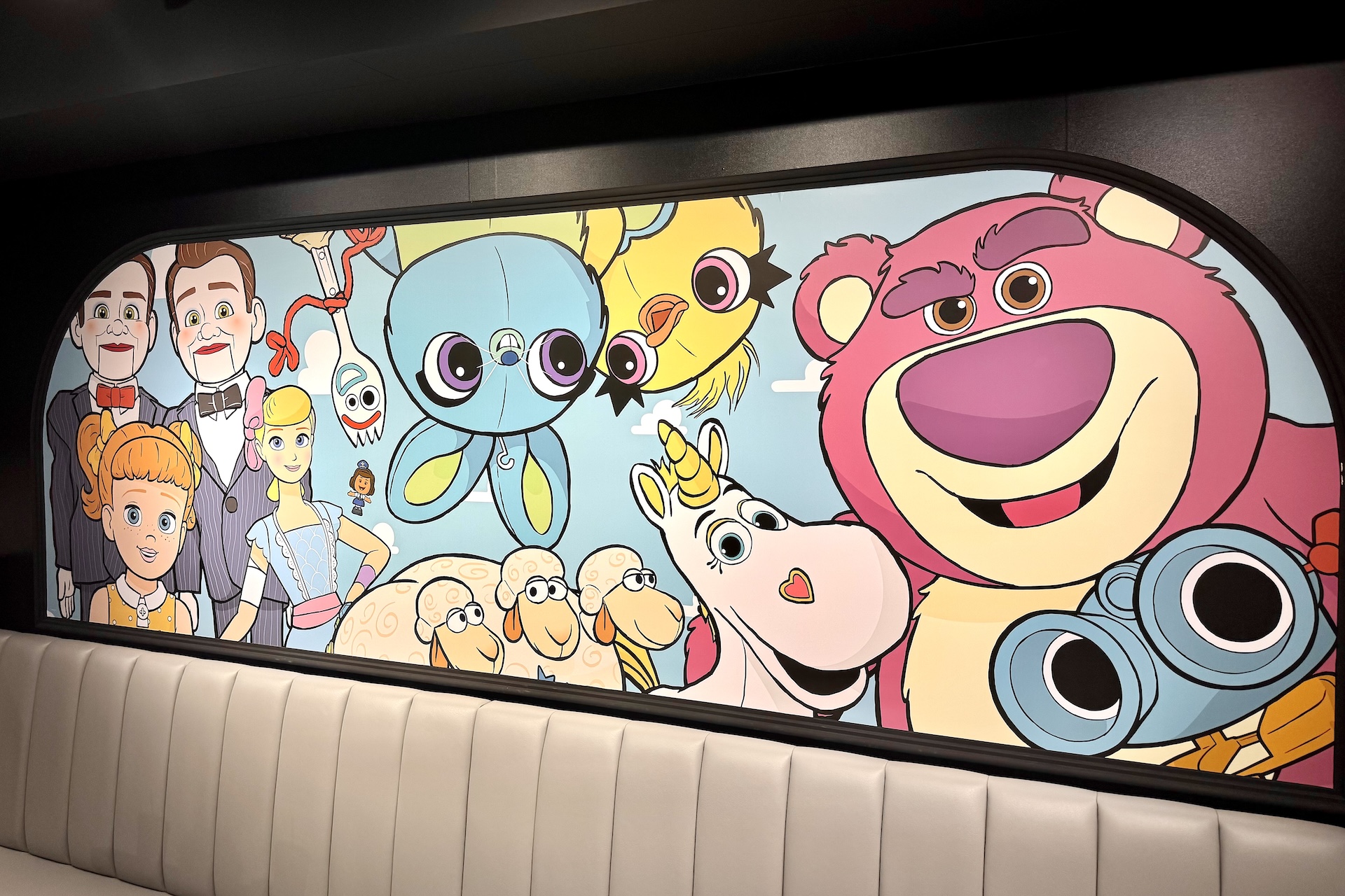 各シリーズより印象深いキャラクターたちもデザインされている